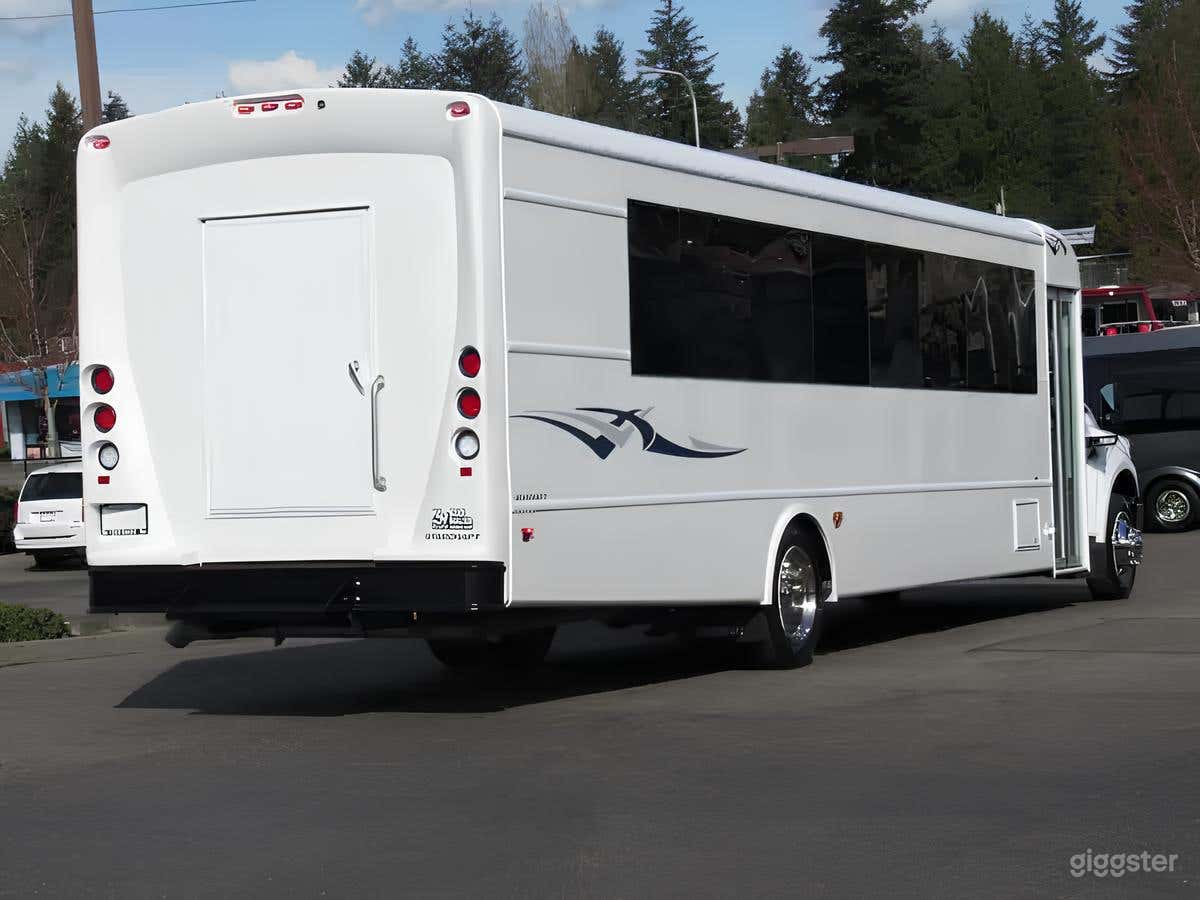 Ford 650 Mini Bus 72 Photo 4