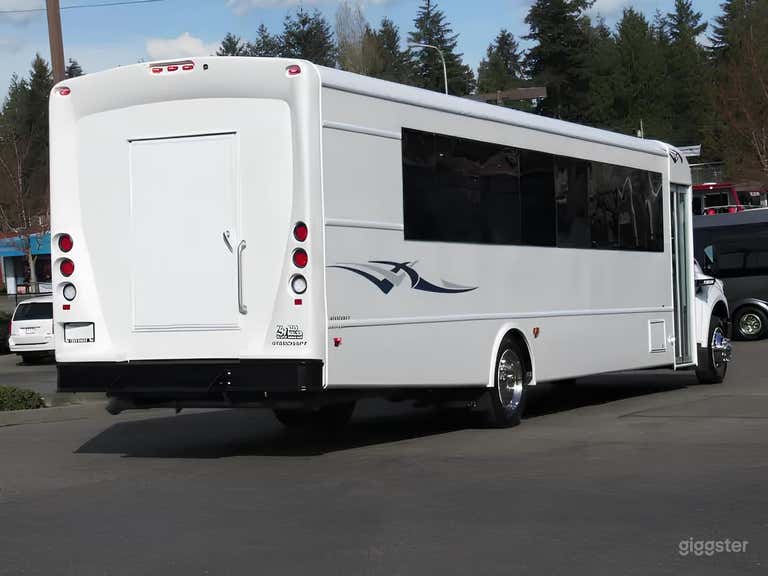  Ford 650 Mini Bus 72 