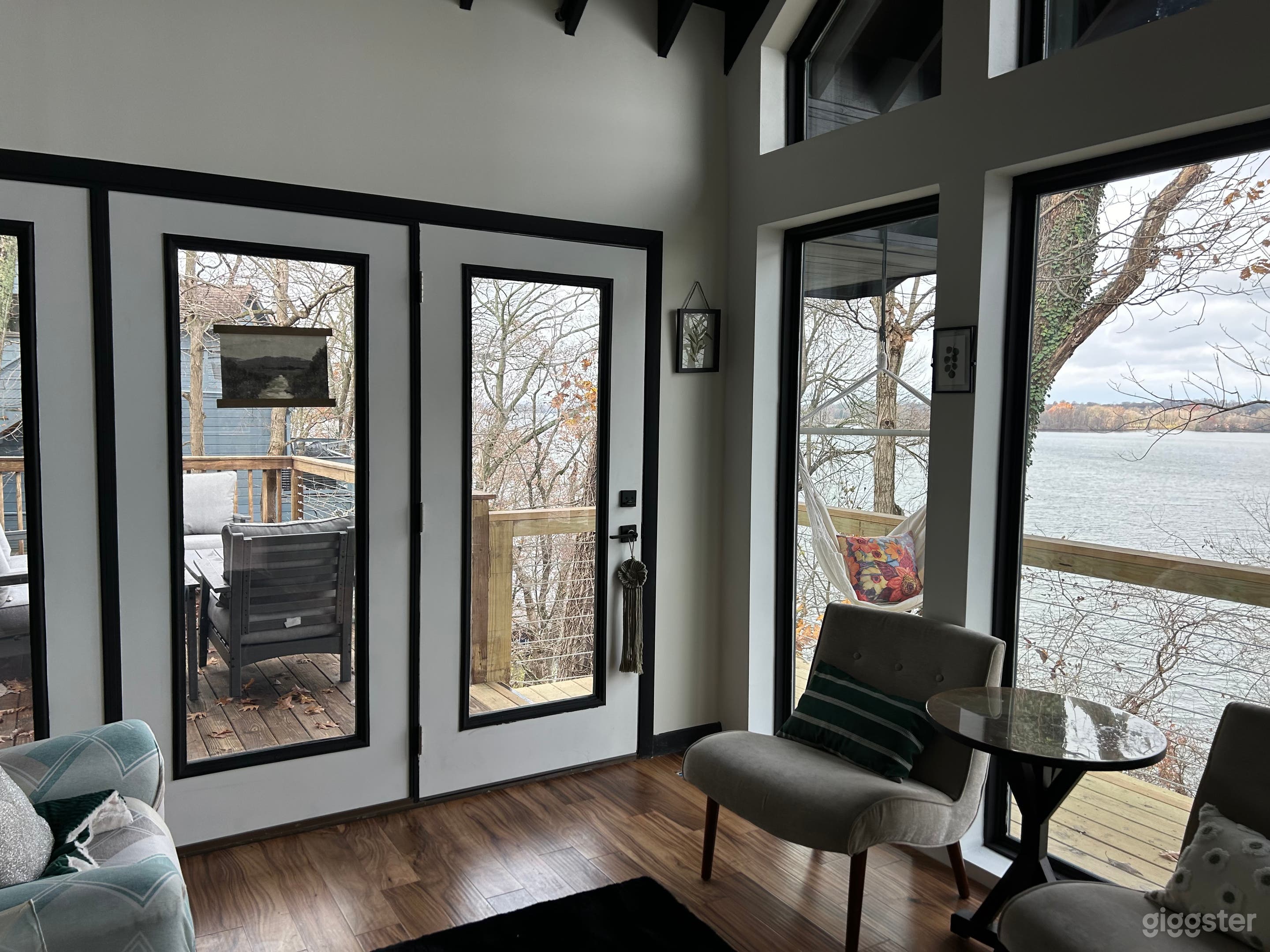 Serene lake house 180 expansive in your face view Photo 3