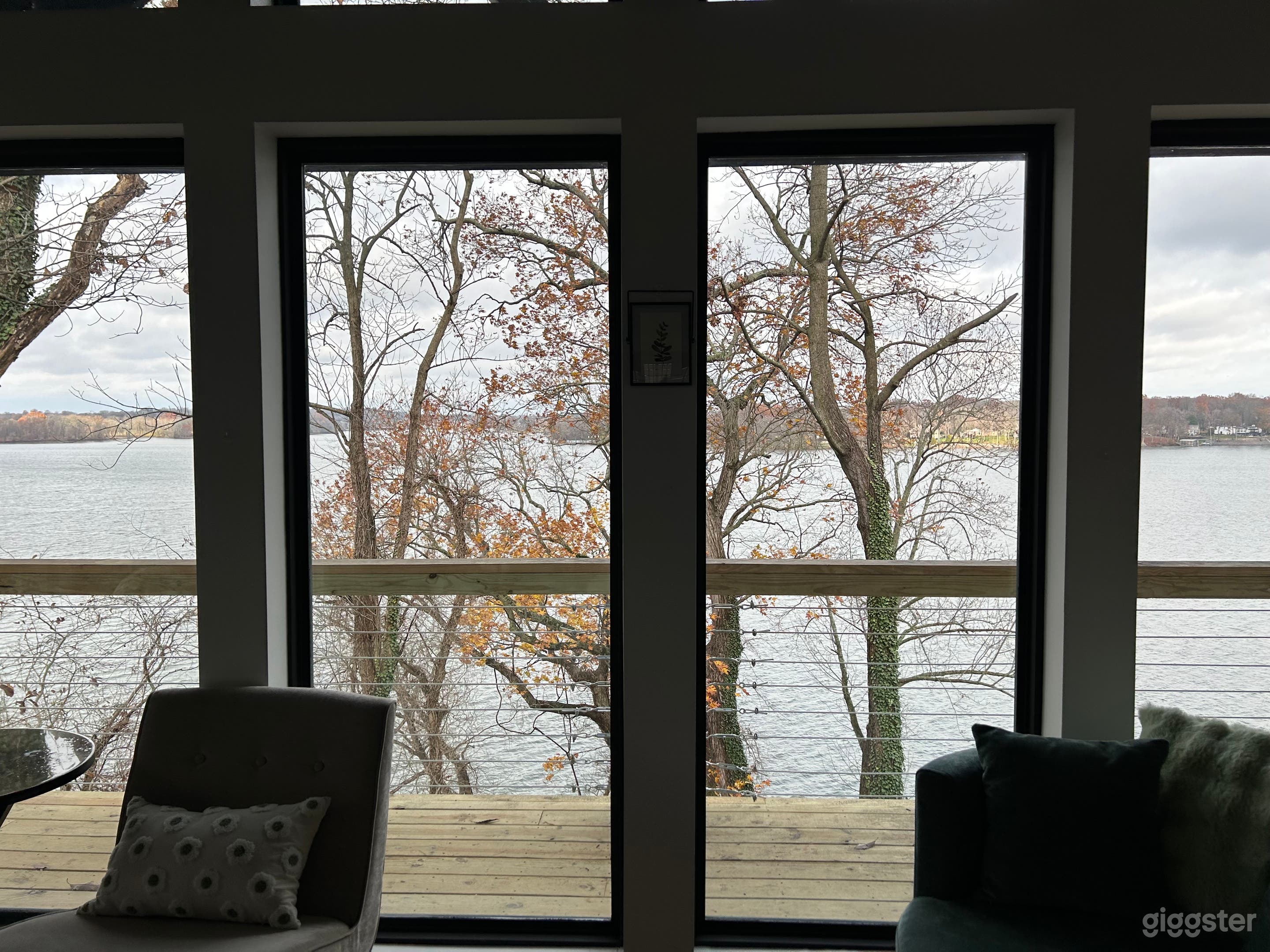 Serene lake house 180 expansive in your face view Photo 2