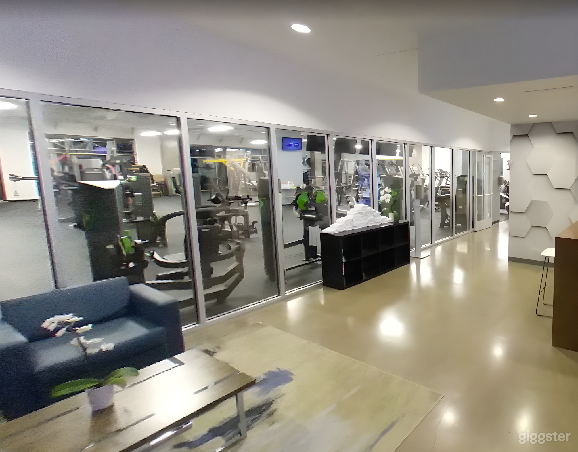 Modern Lounge Space Photo 2