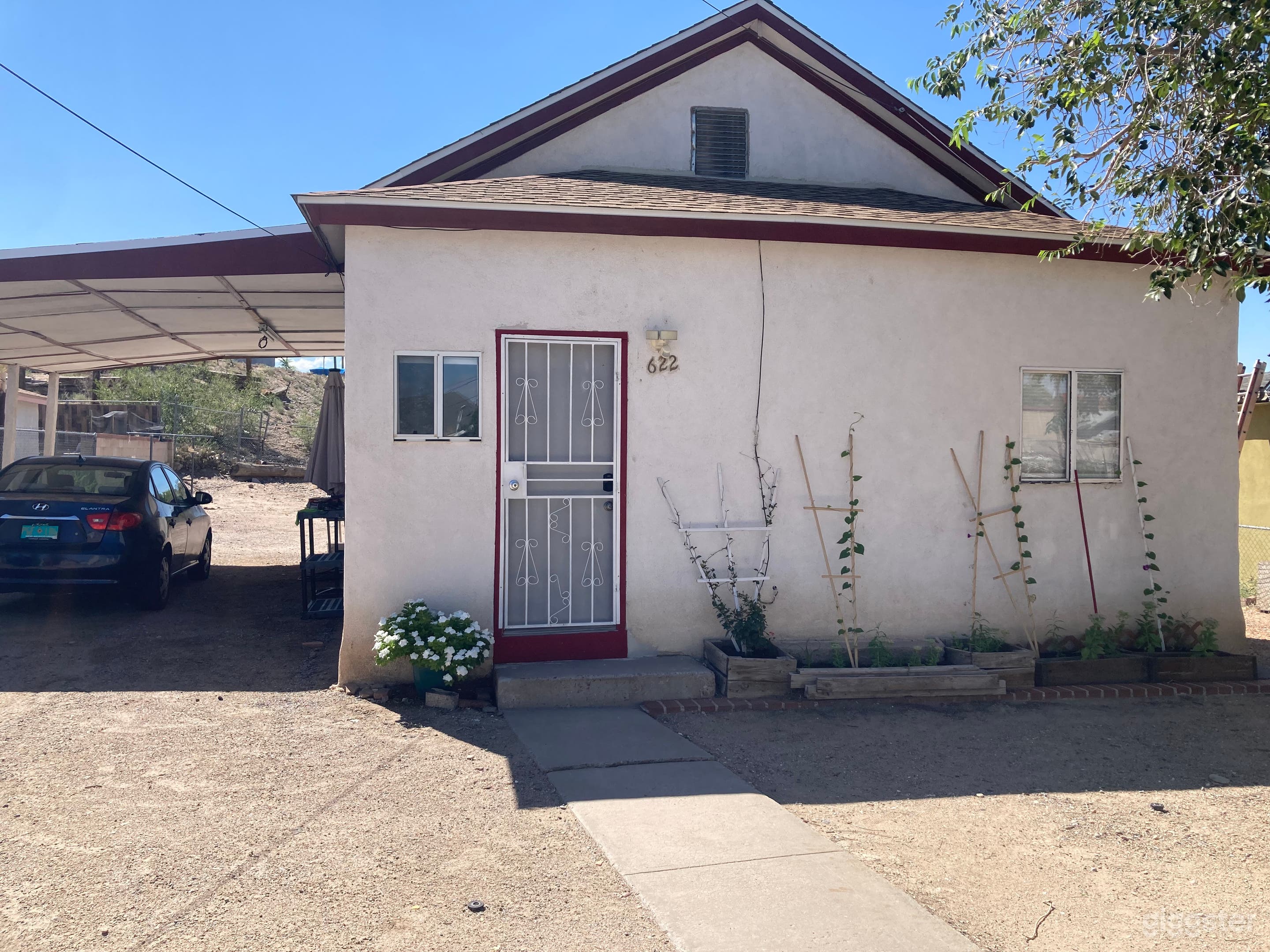 Downtownish, gated, and ghetto Photo 2