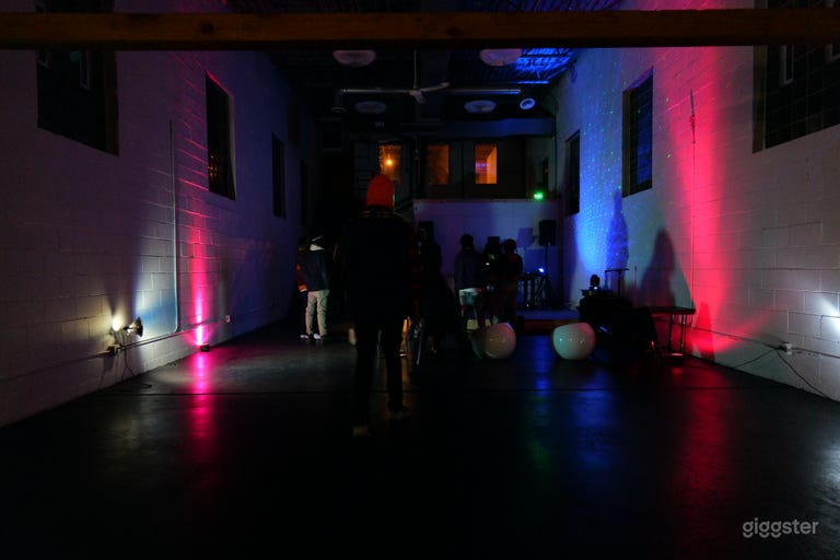  A Versatile Art Gallery and Event Space 