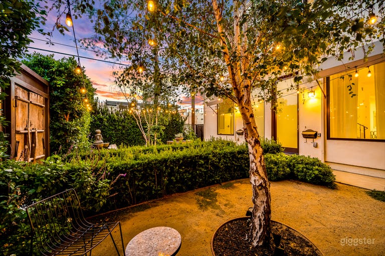  717: Zeitgenössisches Duplex mit Kamin & maßgeschneiderten Details 