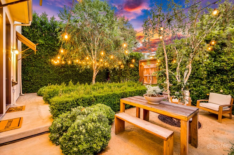  717: Zeitgenössisches Duplex mit Kamin & maßgeschneiderten Details 