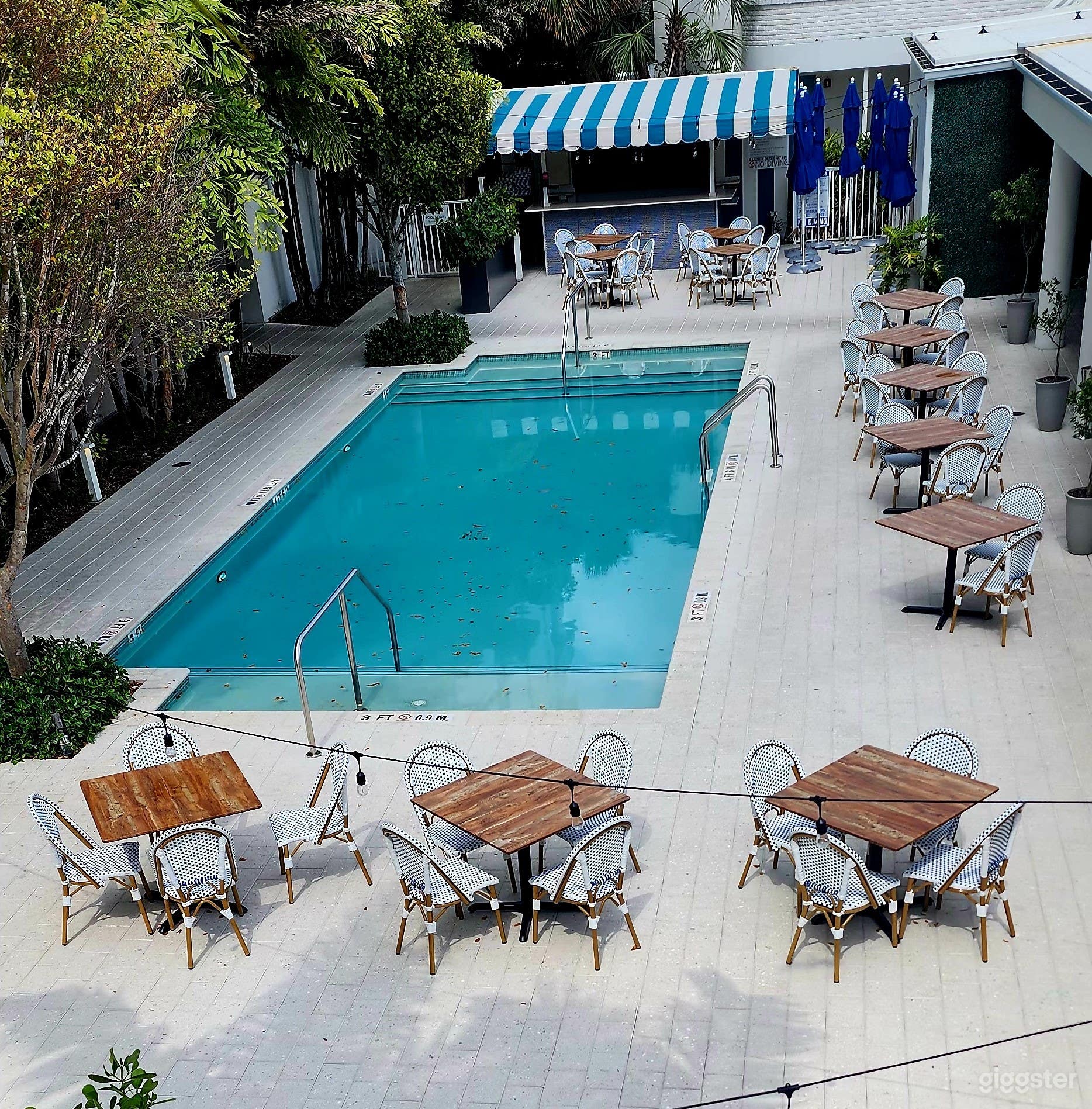 Hotel Courtyard Pool Area Photo 3