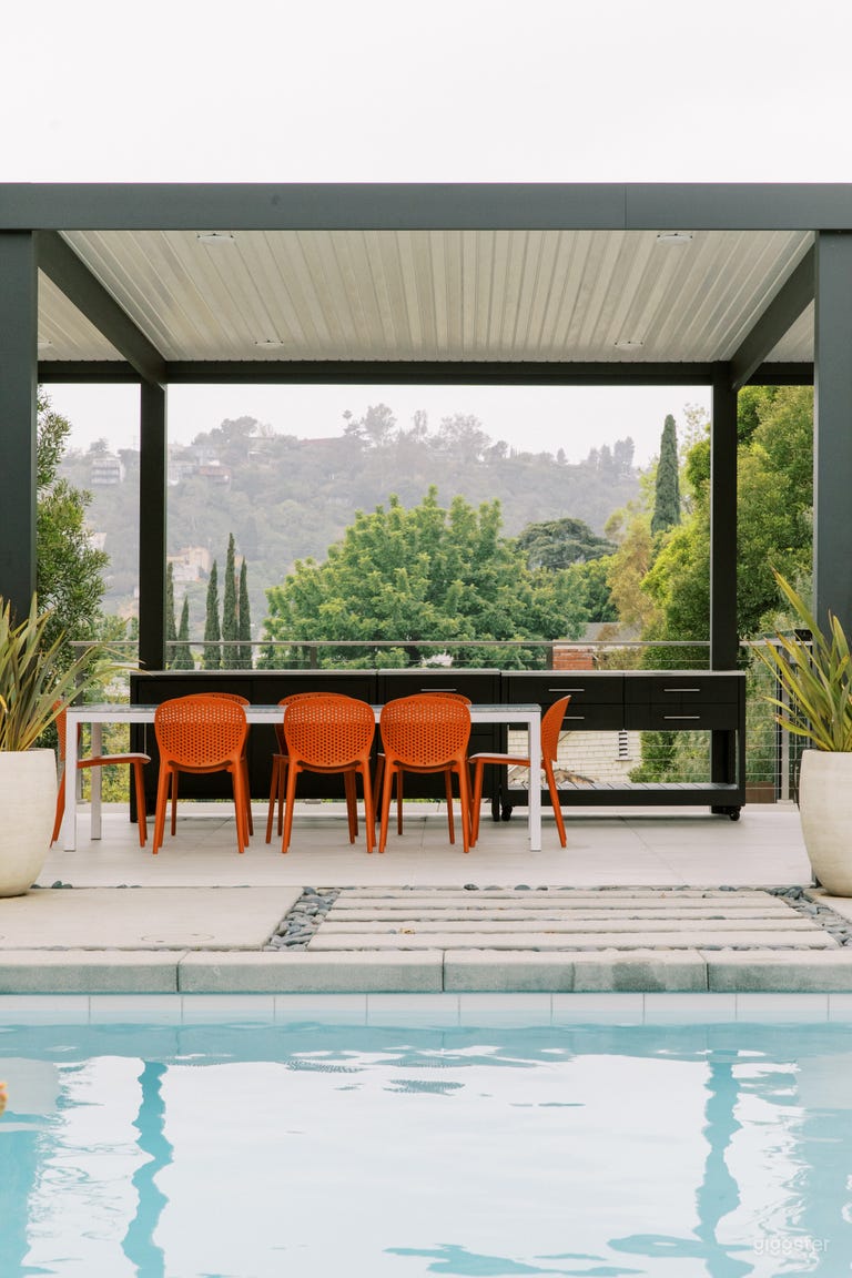  Modern LA Hillside Pool & Sauna Oasis 