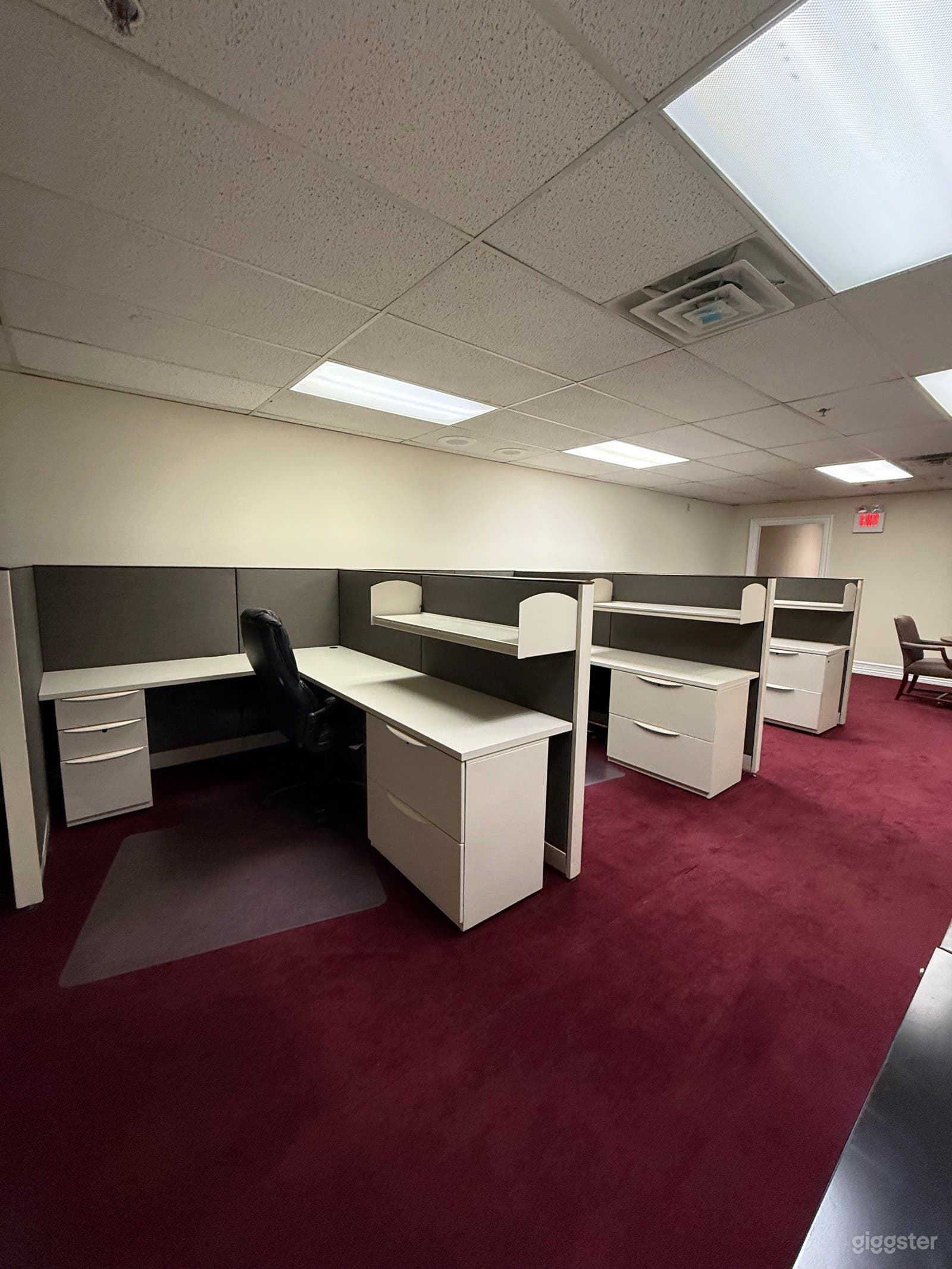Furnished Offices with cubicles and large boardroom Photo 2