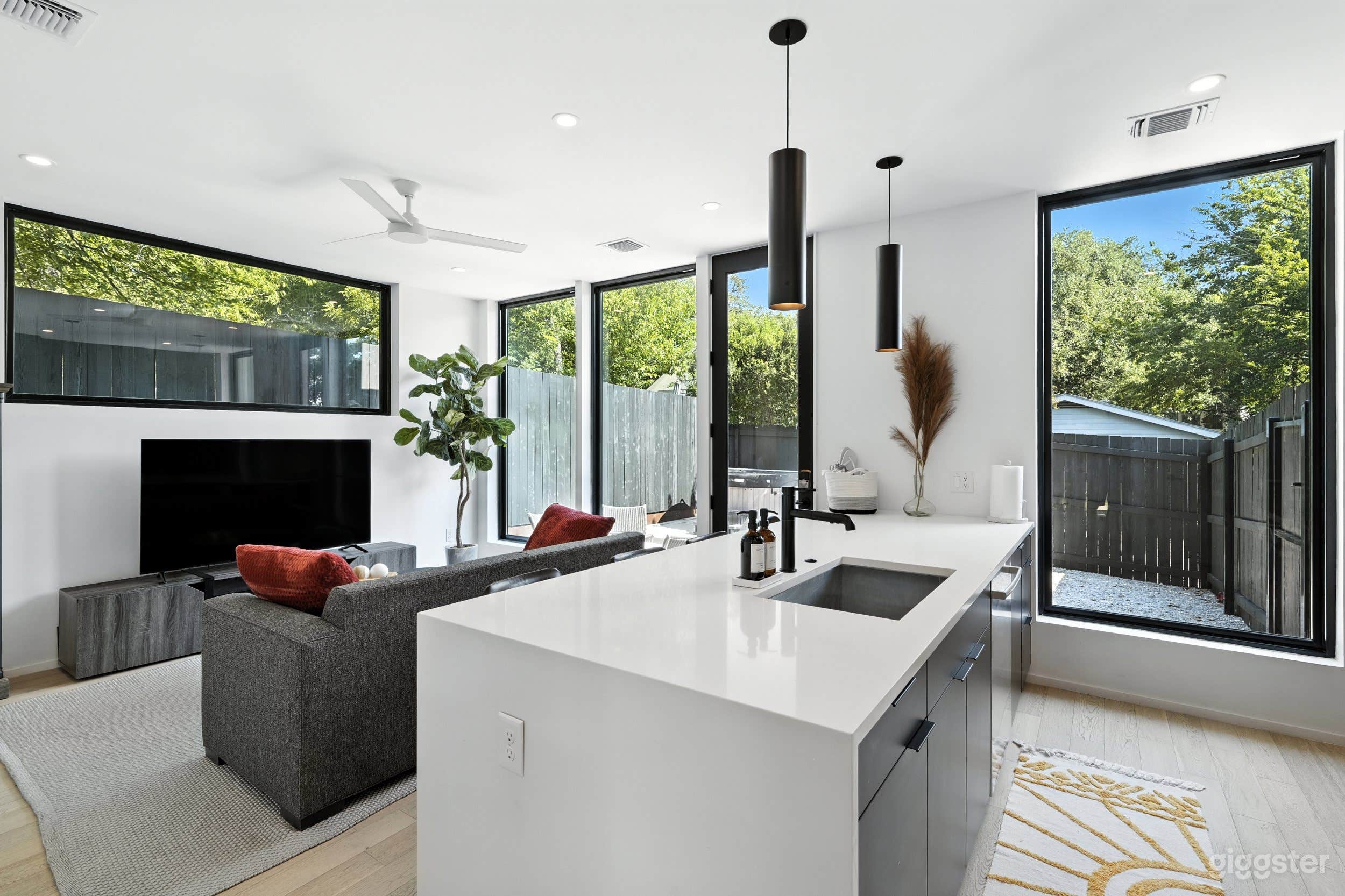 Stylish Casita with Hot Tub – Sleeps 6 Photo 1