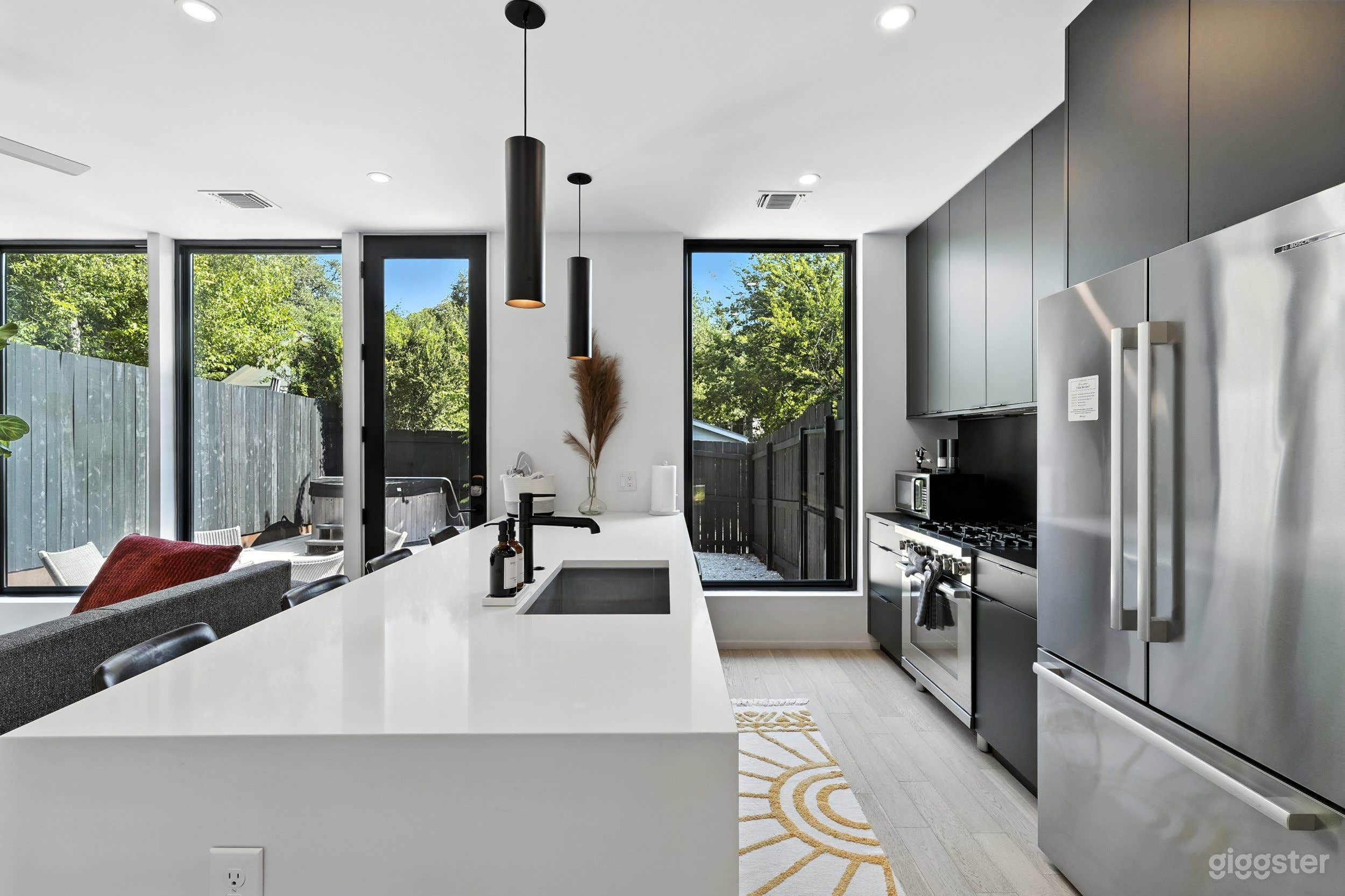 Stylish Casita with Hot Tub – Sleeps 6 Photo 2