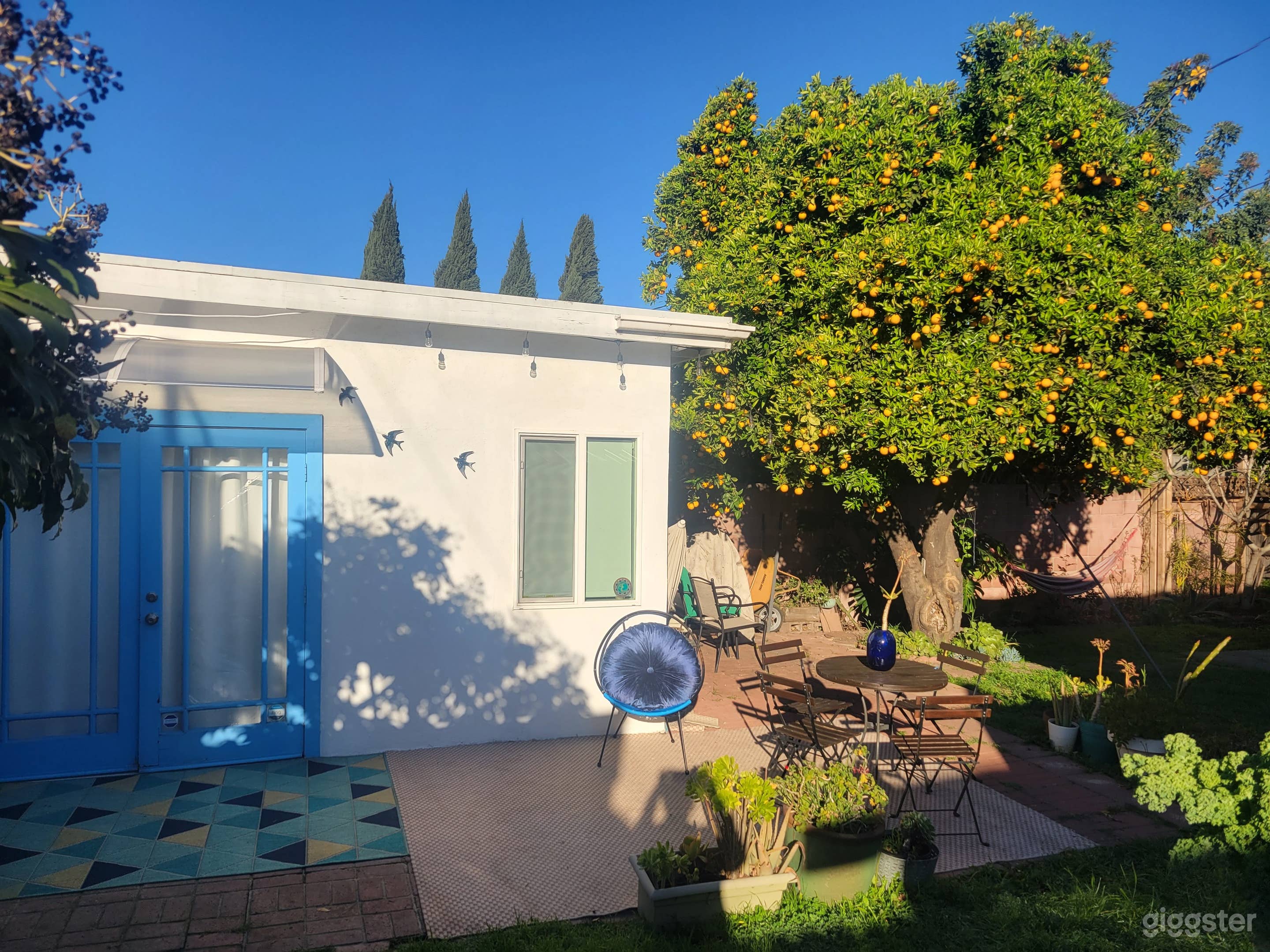 Near DTLA Zen Backyard and Front patio Photo 2