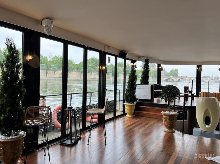  Panoramic Barge & Floating Terrace on the Seine 