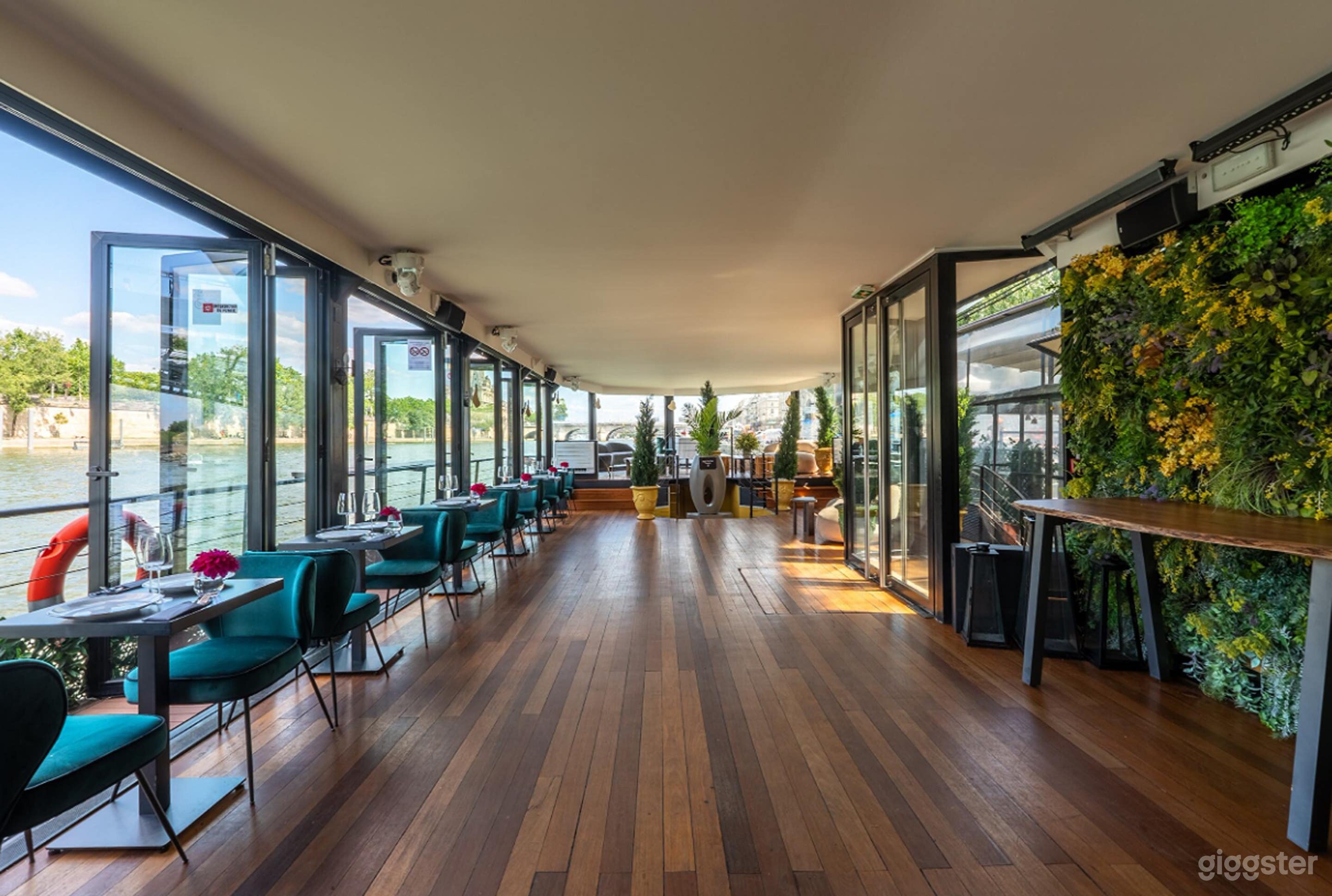 Photo de Péniche Panoramique & Terrasse Flottante sur la Seine 3