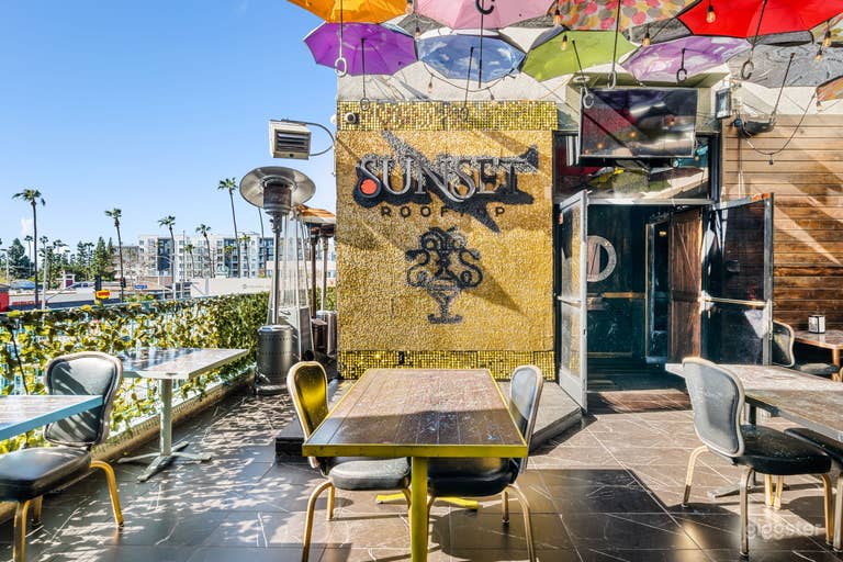  LA RESTAURANT/BAR  W/ROOFTOP & EVENT SPACE 