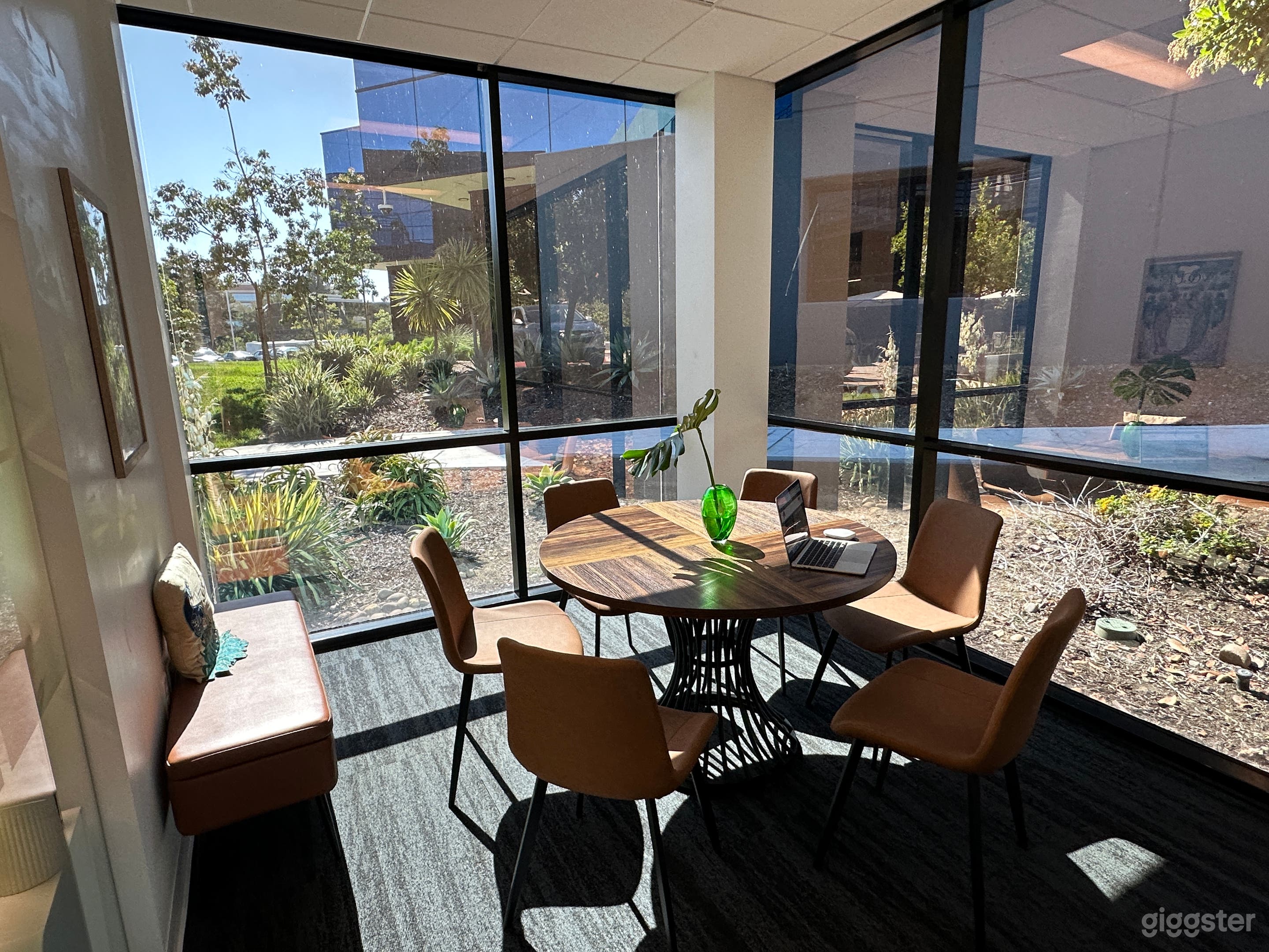 Modern Huddle room with free parking Photo 1