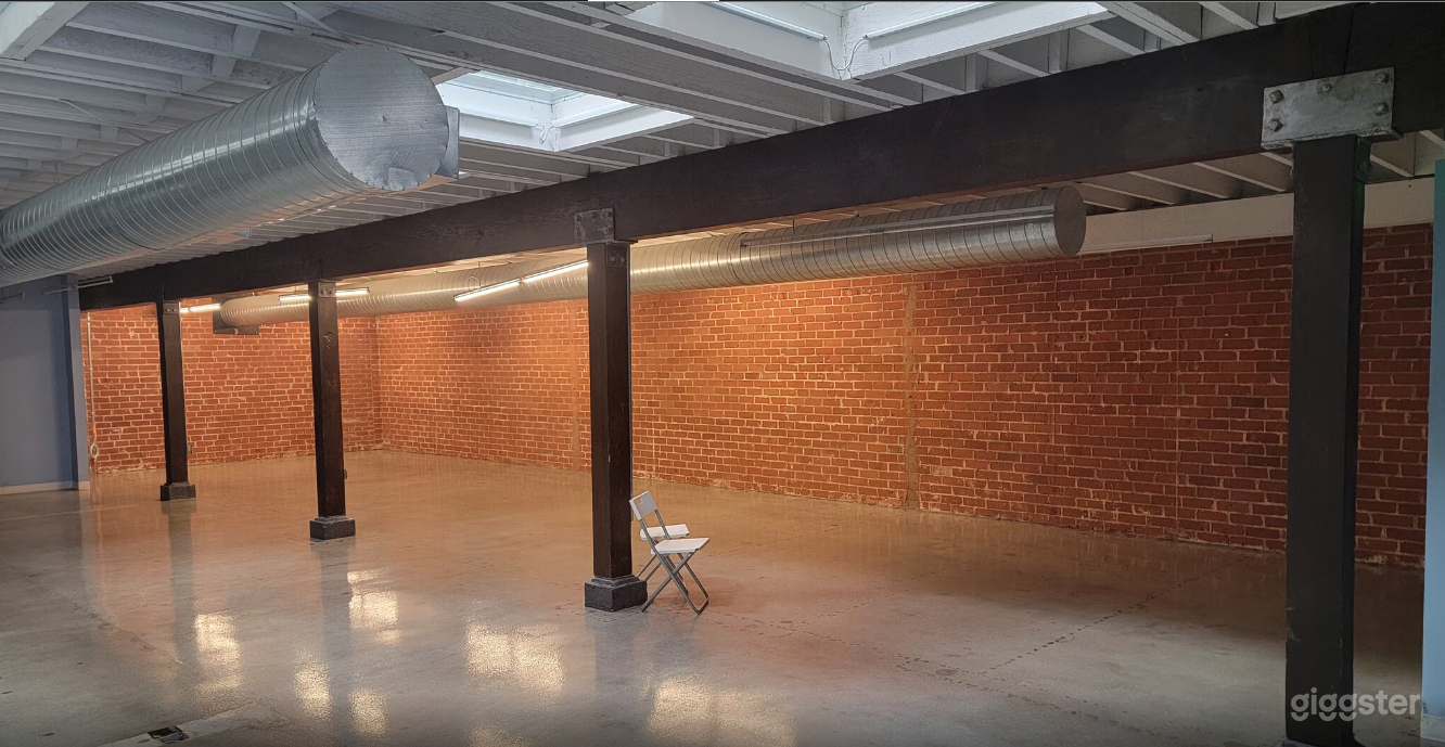 Office Space with Both Traditional and Unique Features Photo 1