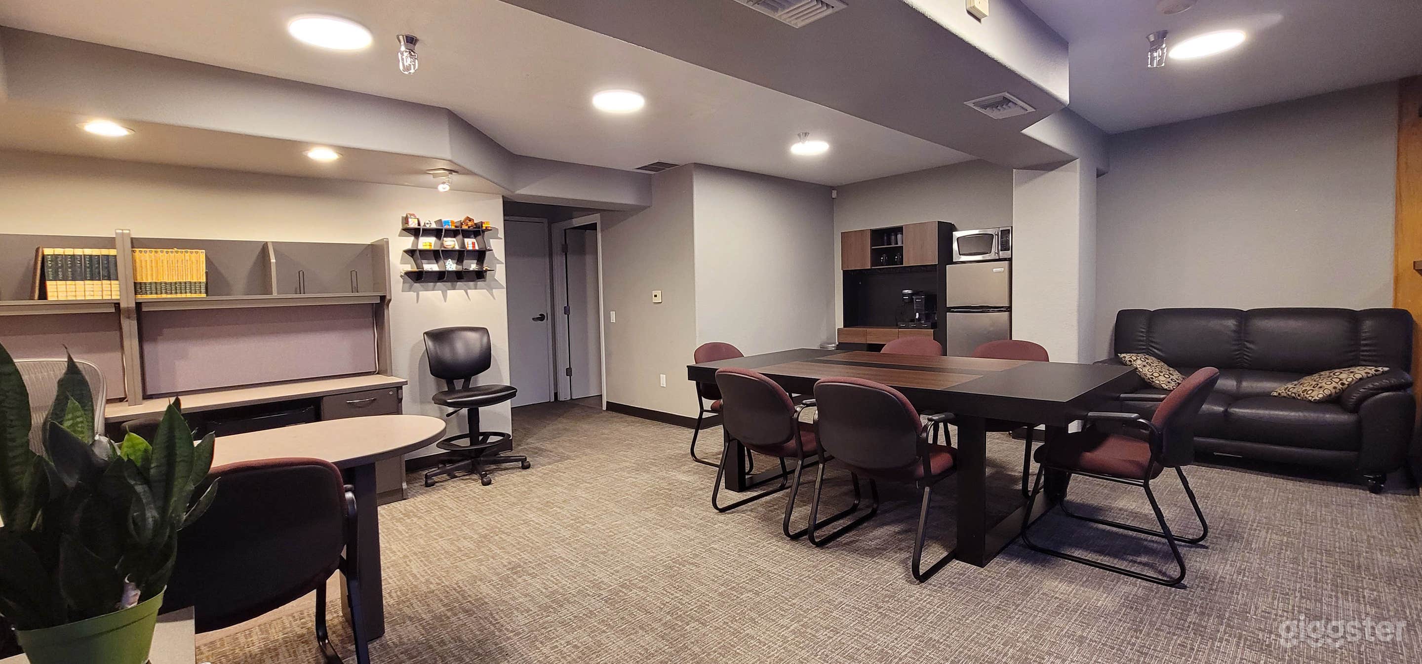 Video / Photography Studio. Modern and Professional 1500SF Photo 3