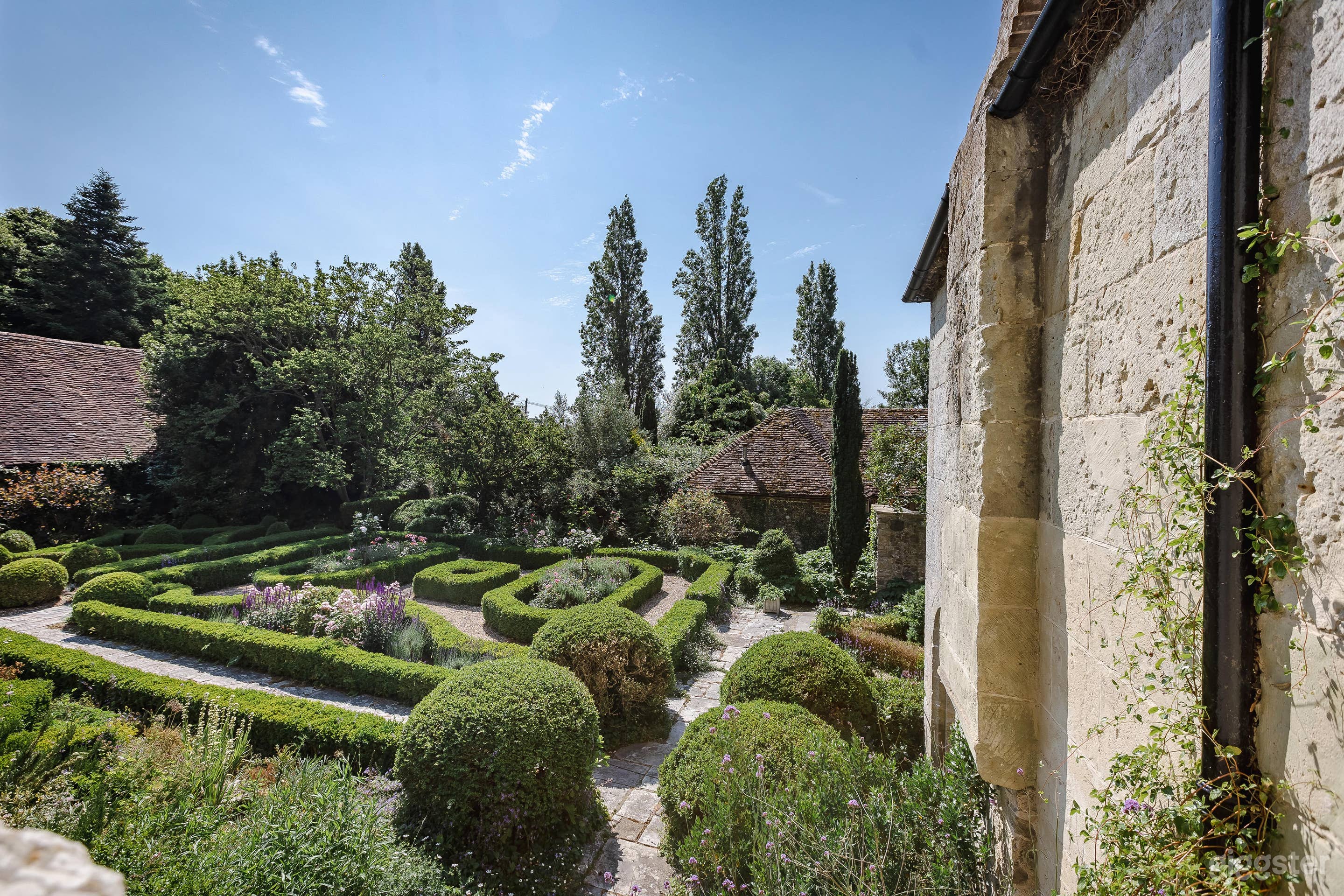 15th Century Manor House Photo 2