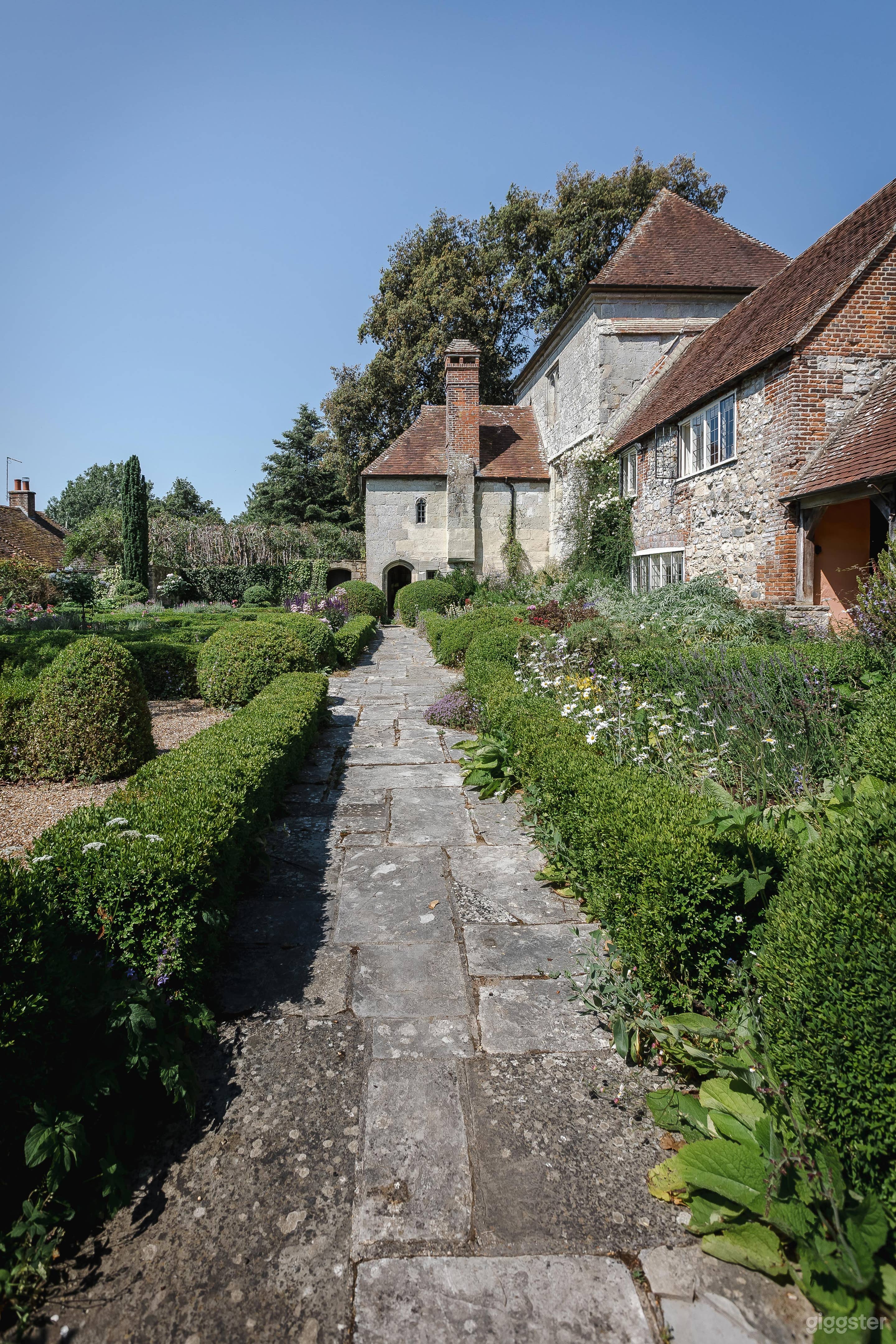 15th Century Manor House Photo 3