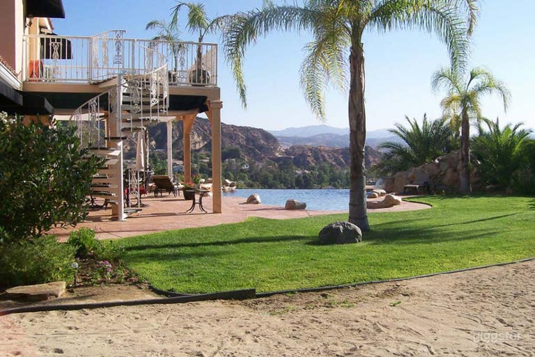  Private Backyard Pool 