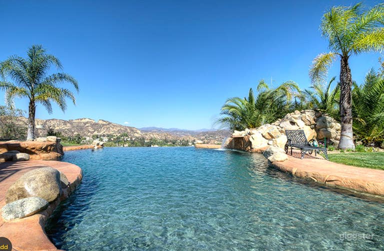  Private Backyard Pool 