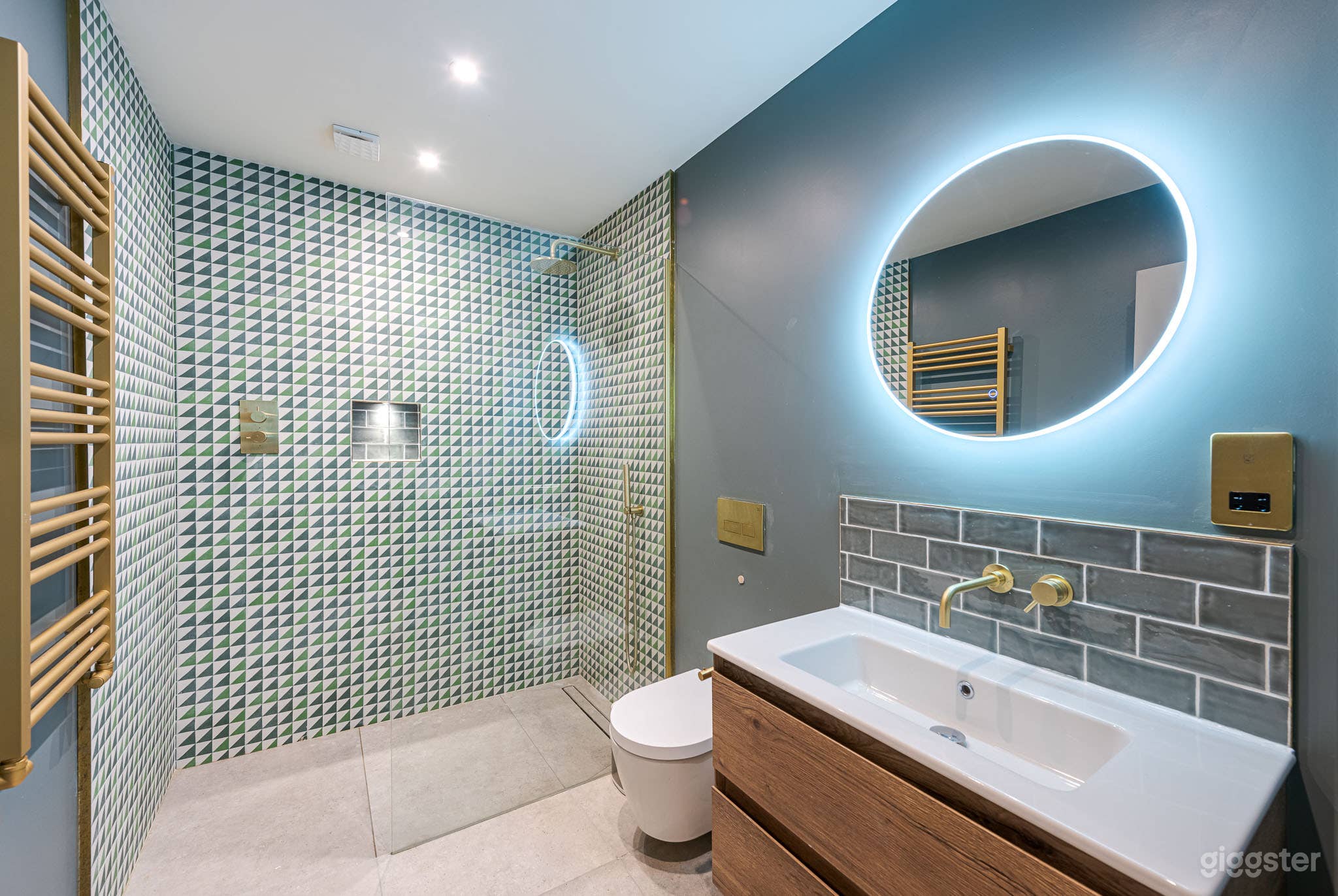 Wakehurst House Photo 4