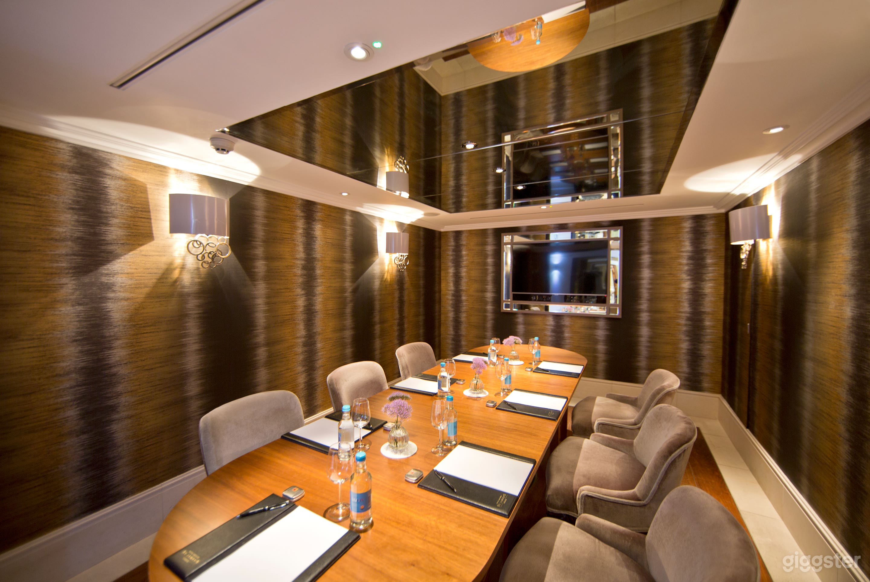 Enchanting Boardroom with Dramatic Silver Wallpaper in London  Photo 2