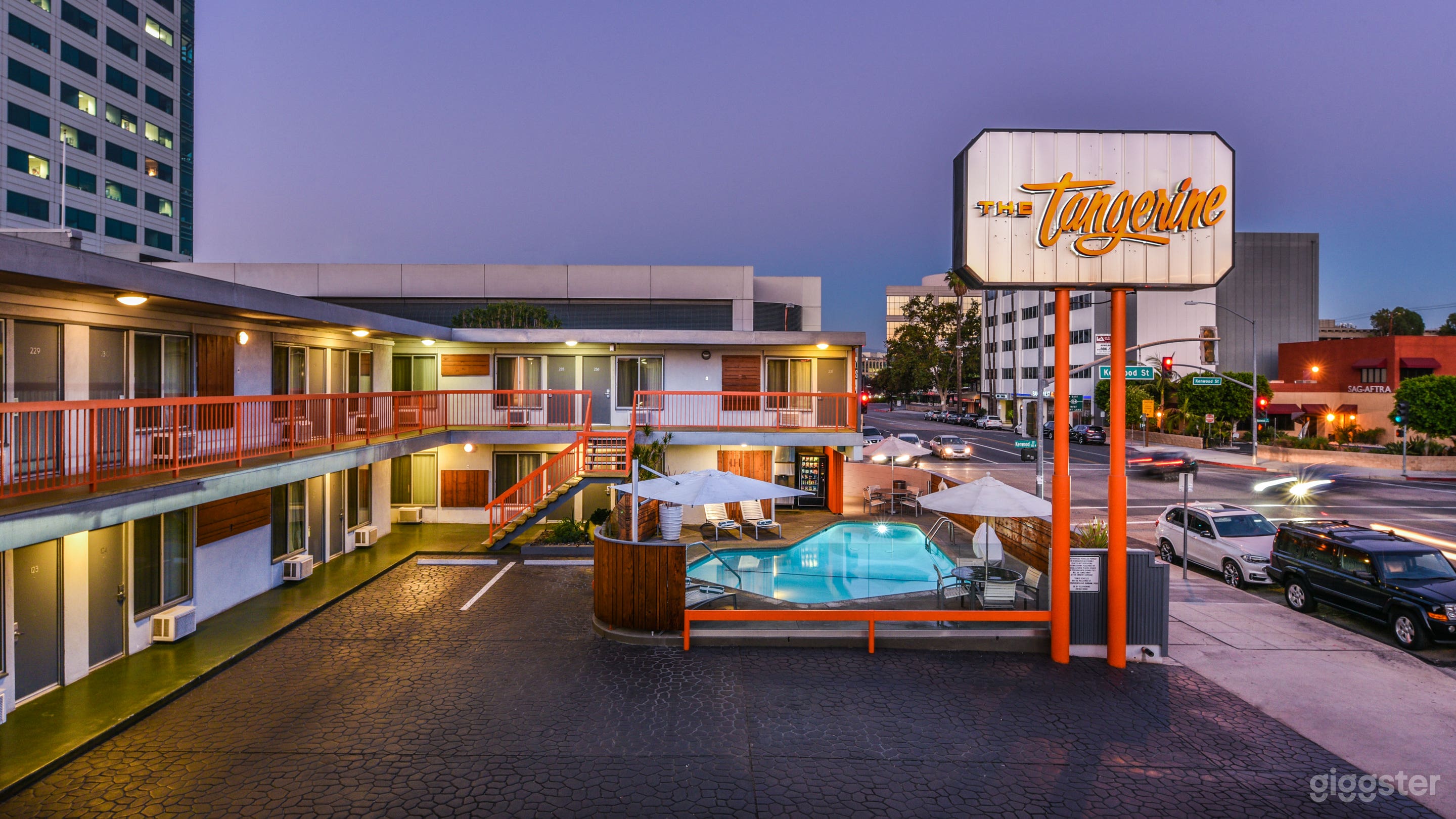 The Tangerine Hotel in Burbank Photo 2