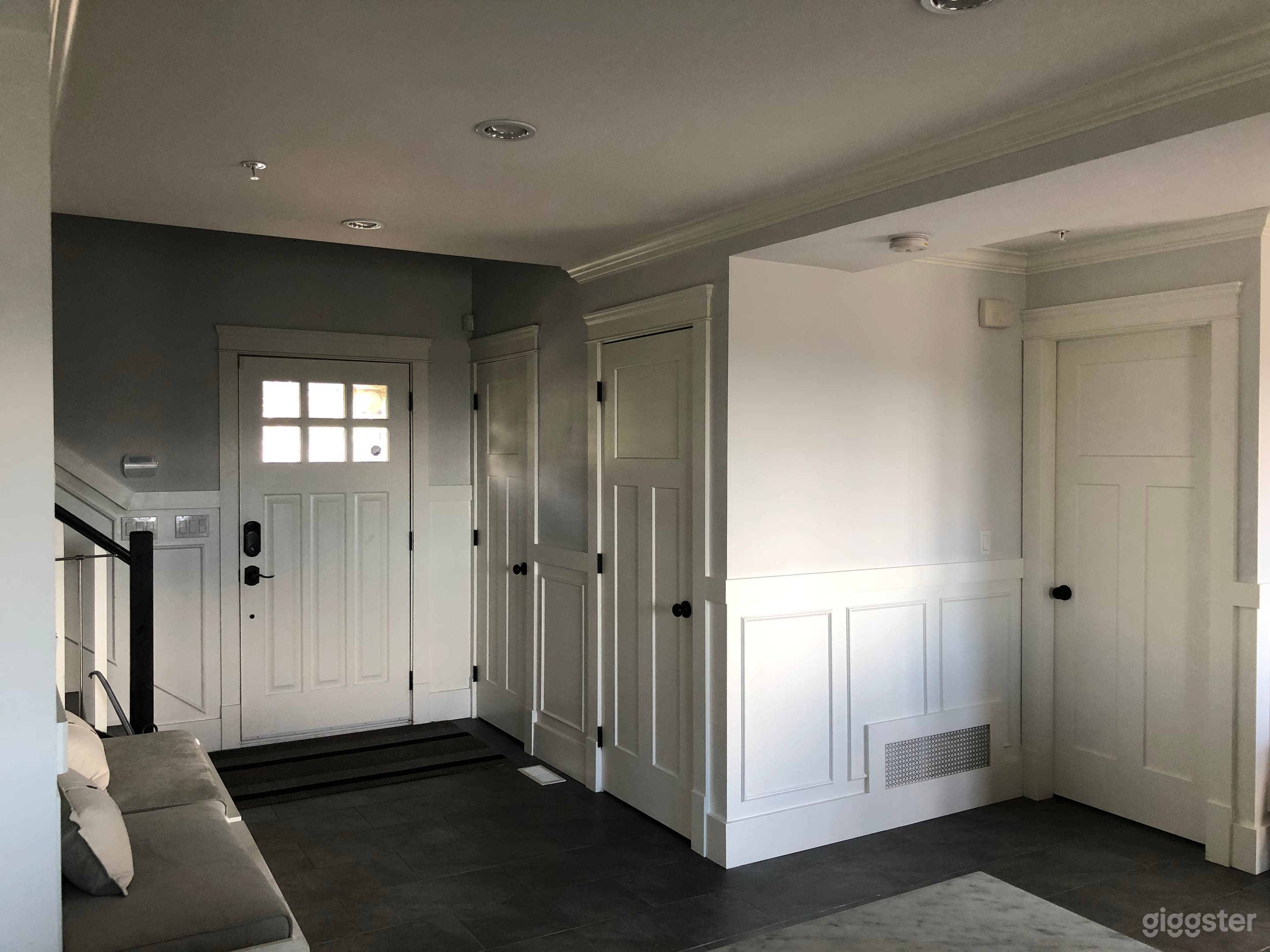 Bright Heritage House ~ Modern Reality Photo 3