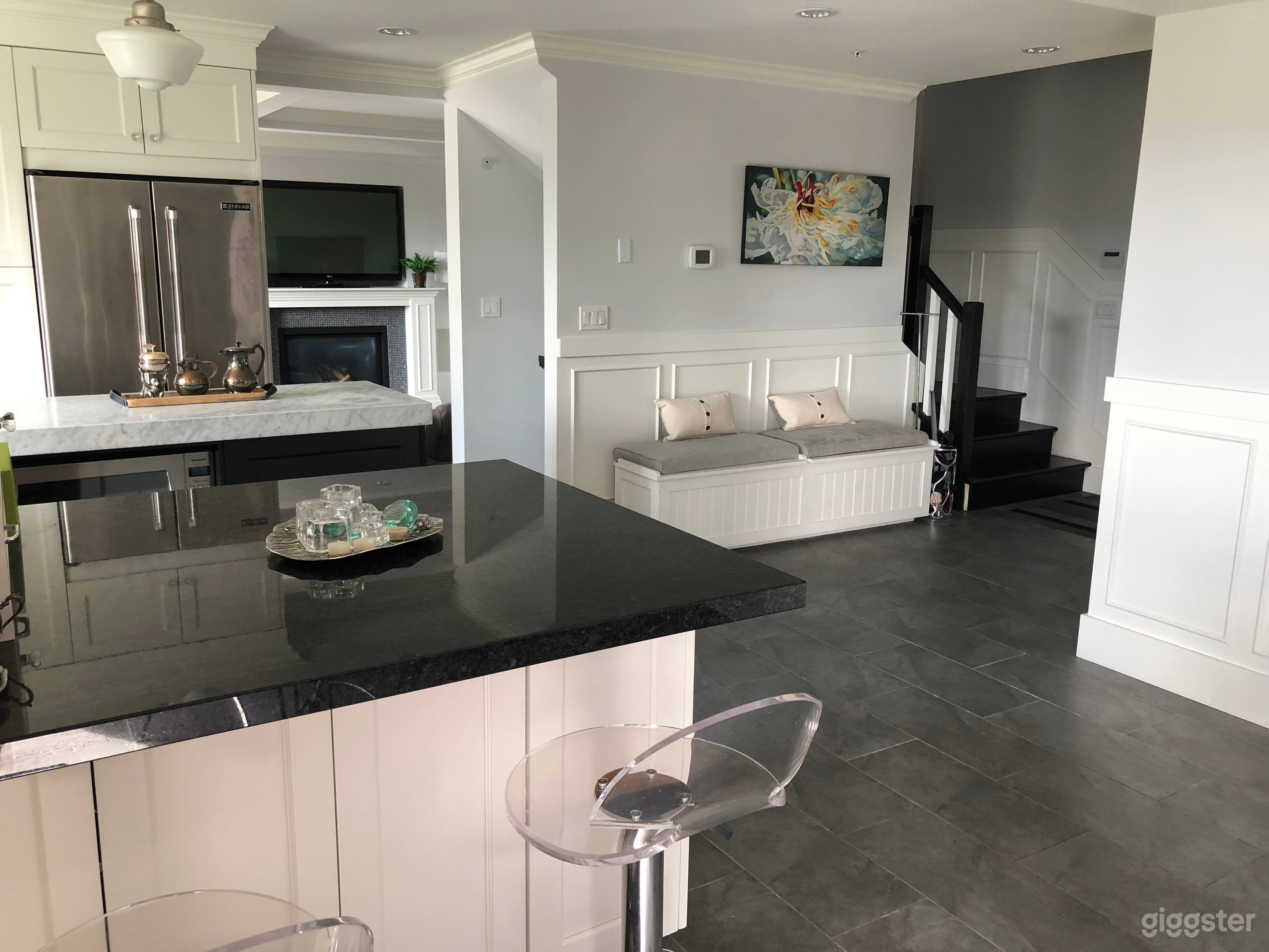 Bright Heritage House ~ Modern Reality Photo 2