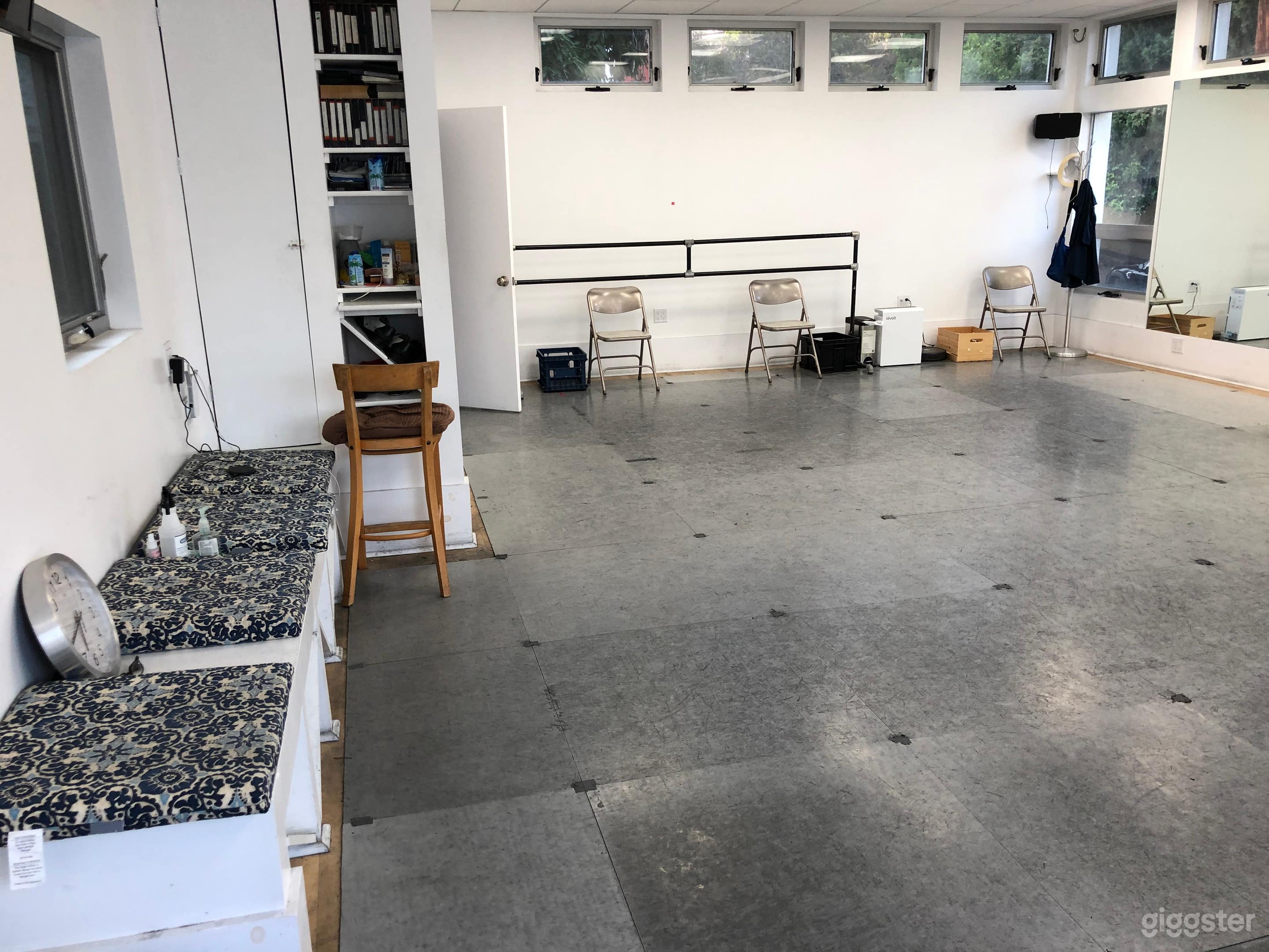 Open dance studio with mirrors/ac/sound in L.A. Photo 2