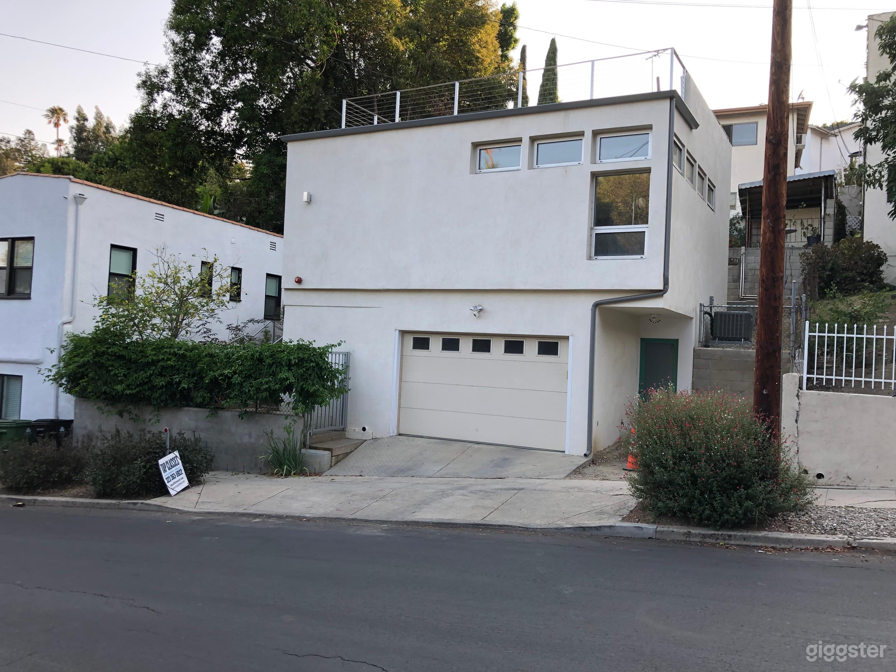 Open dance studio with mirrors/ac/sound in L.A. Photo 4