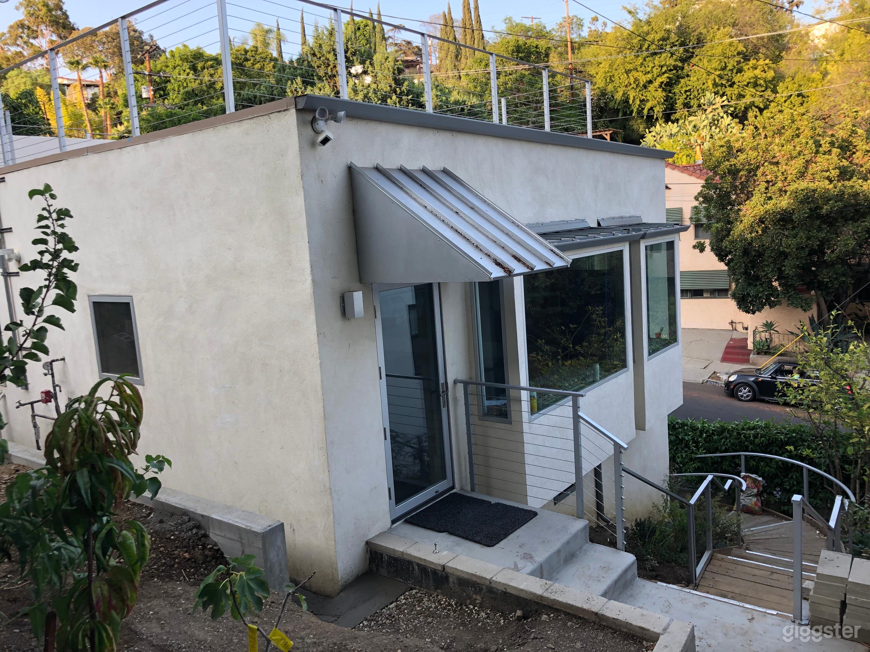 Open dance studio with mirrors/ac/sound in L.A. Photo 3