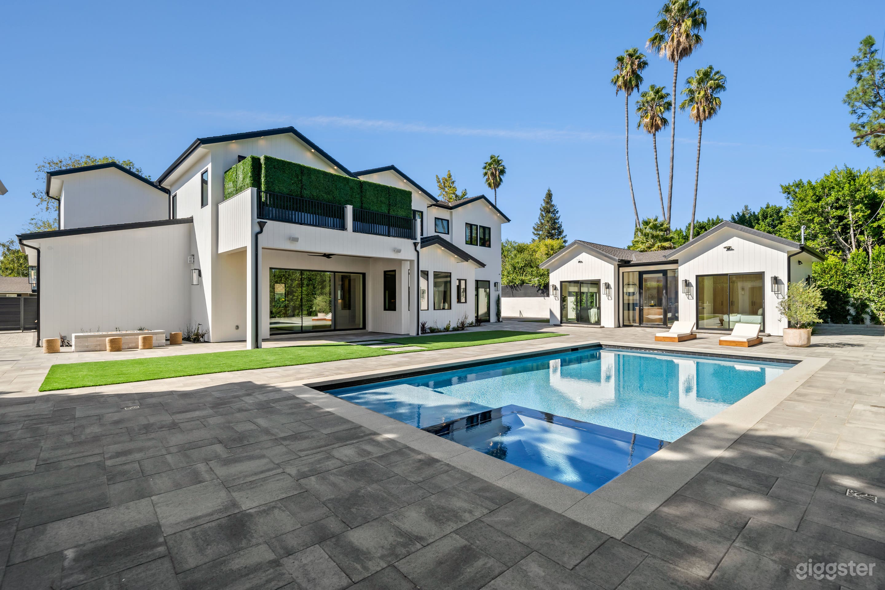 GENESTA VILLA GOLDEN HOUR MODERN RETREAT Photo 2