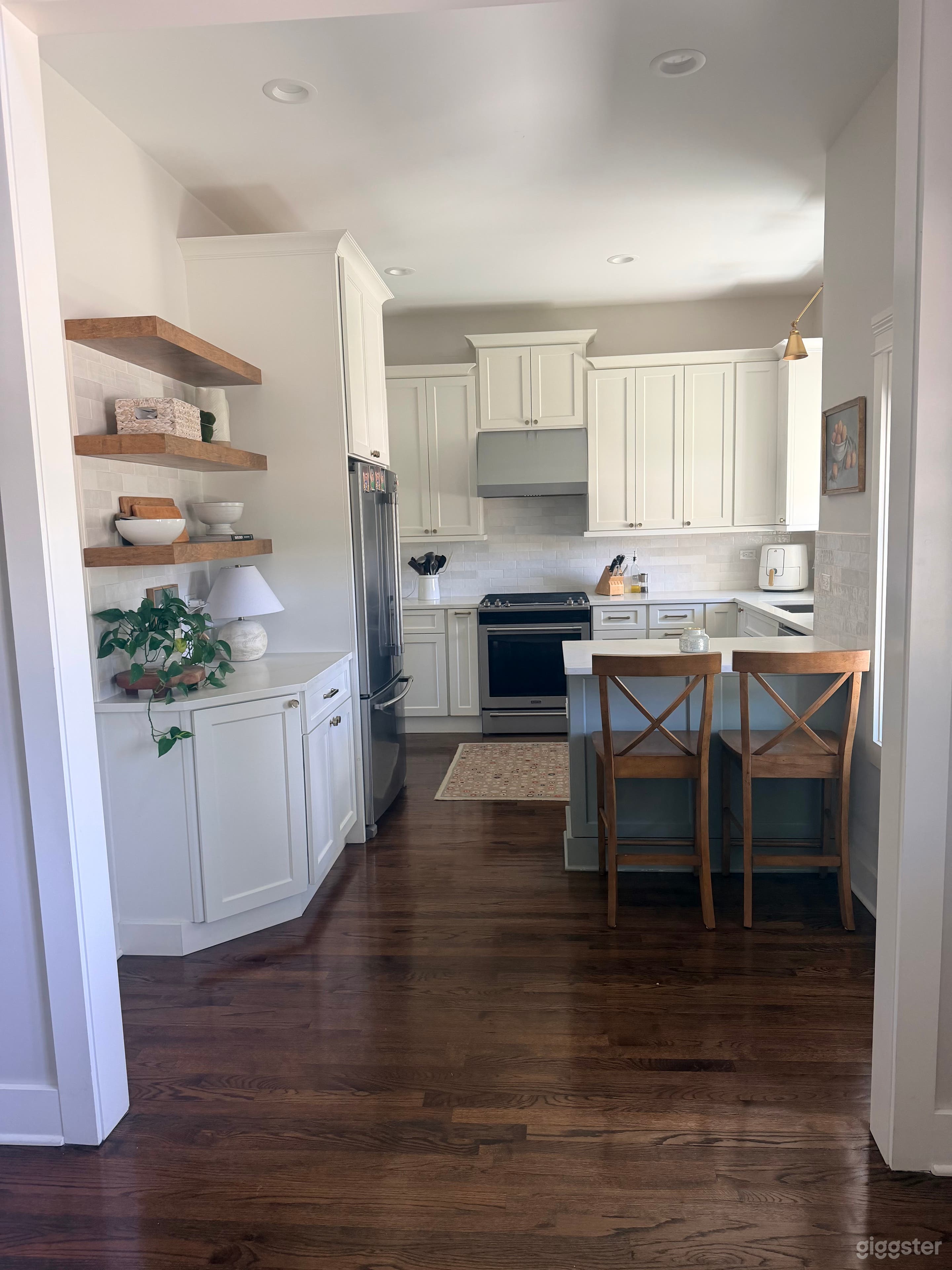 Beautifully updated suburban home Photo 4