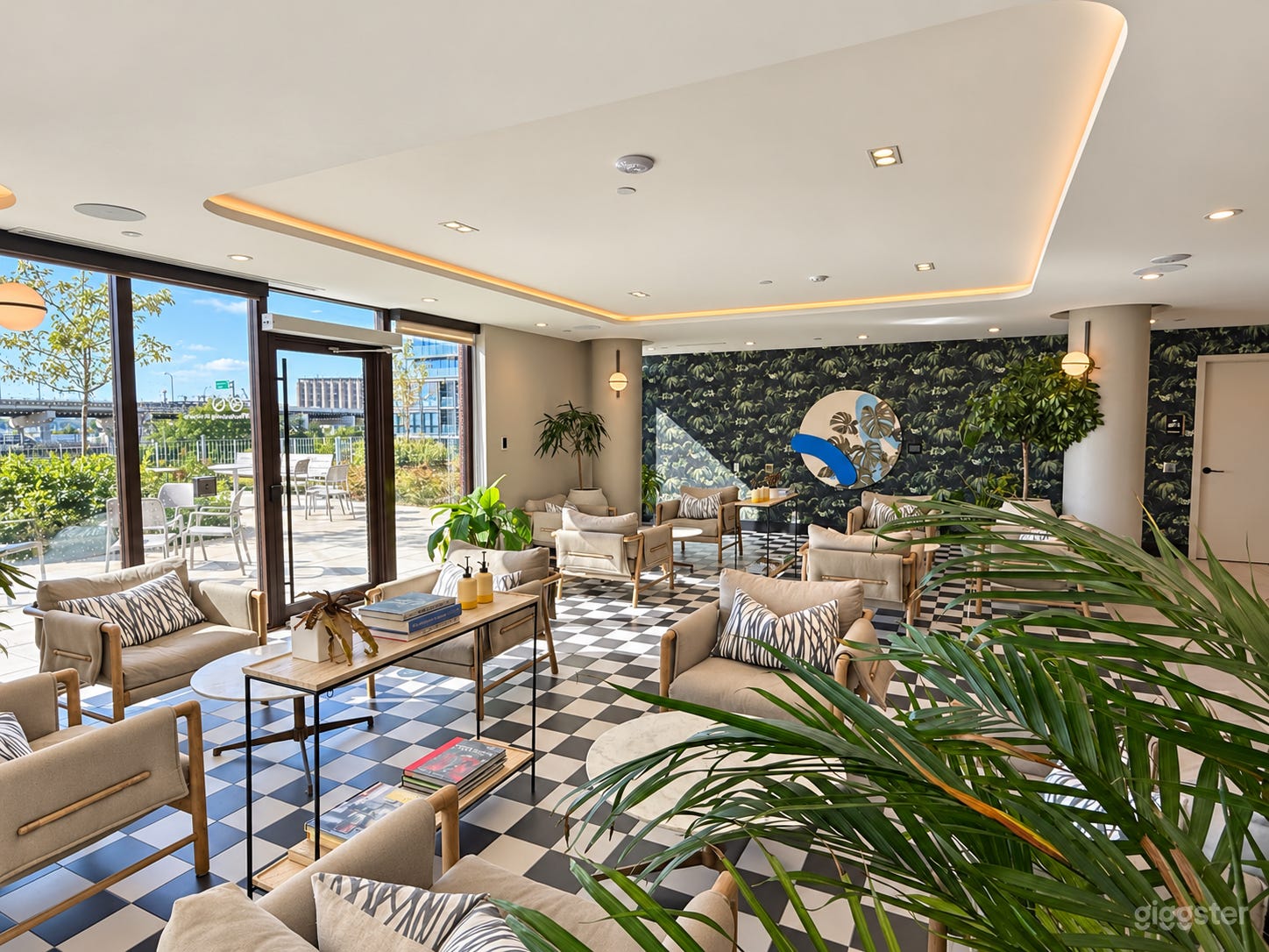 The Garden Lounge Photo 1