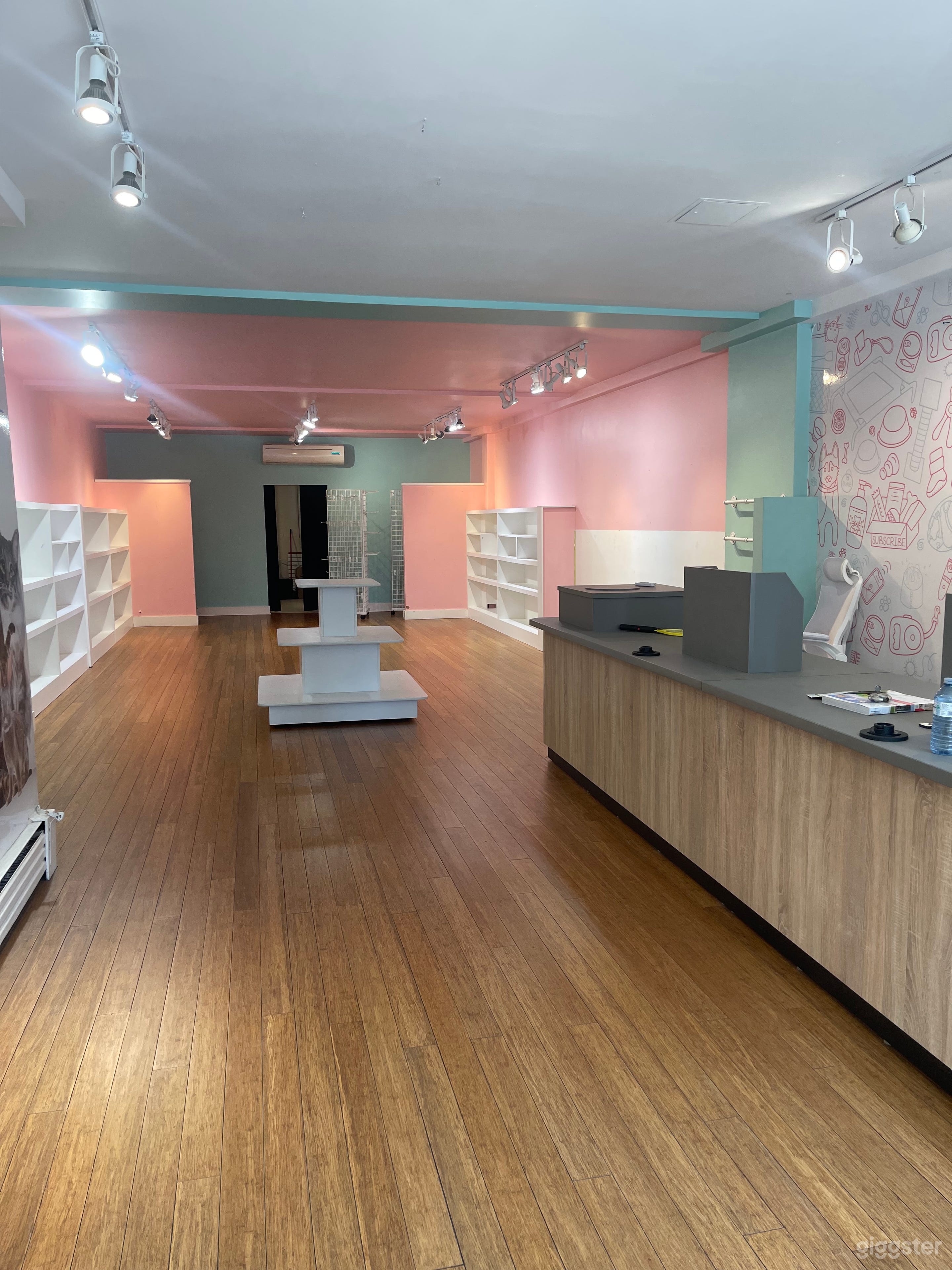 Stunning Retail Pet Store For POP Up Shops/Events Photo 1