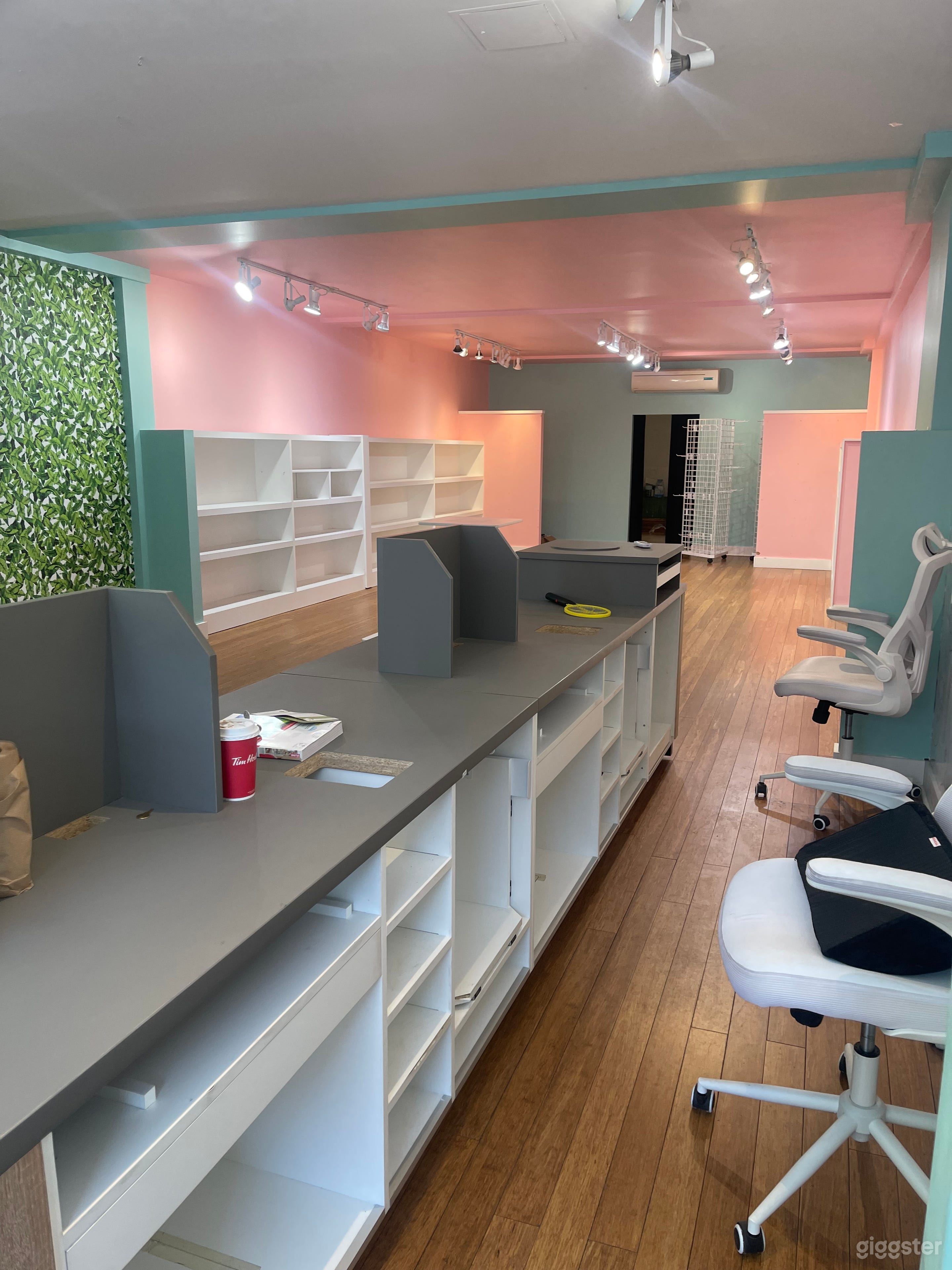 Stunning Retail Pet Store For POP Up Shops/Events Photo 3