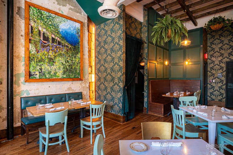 Restaurante vintage lleno de luz natural 