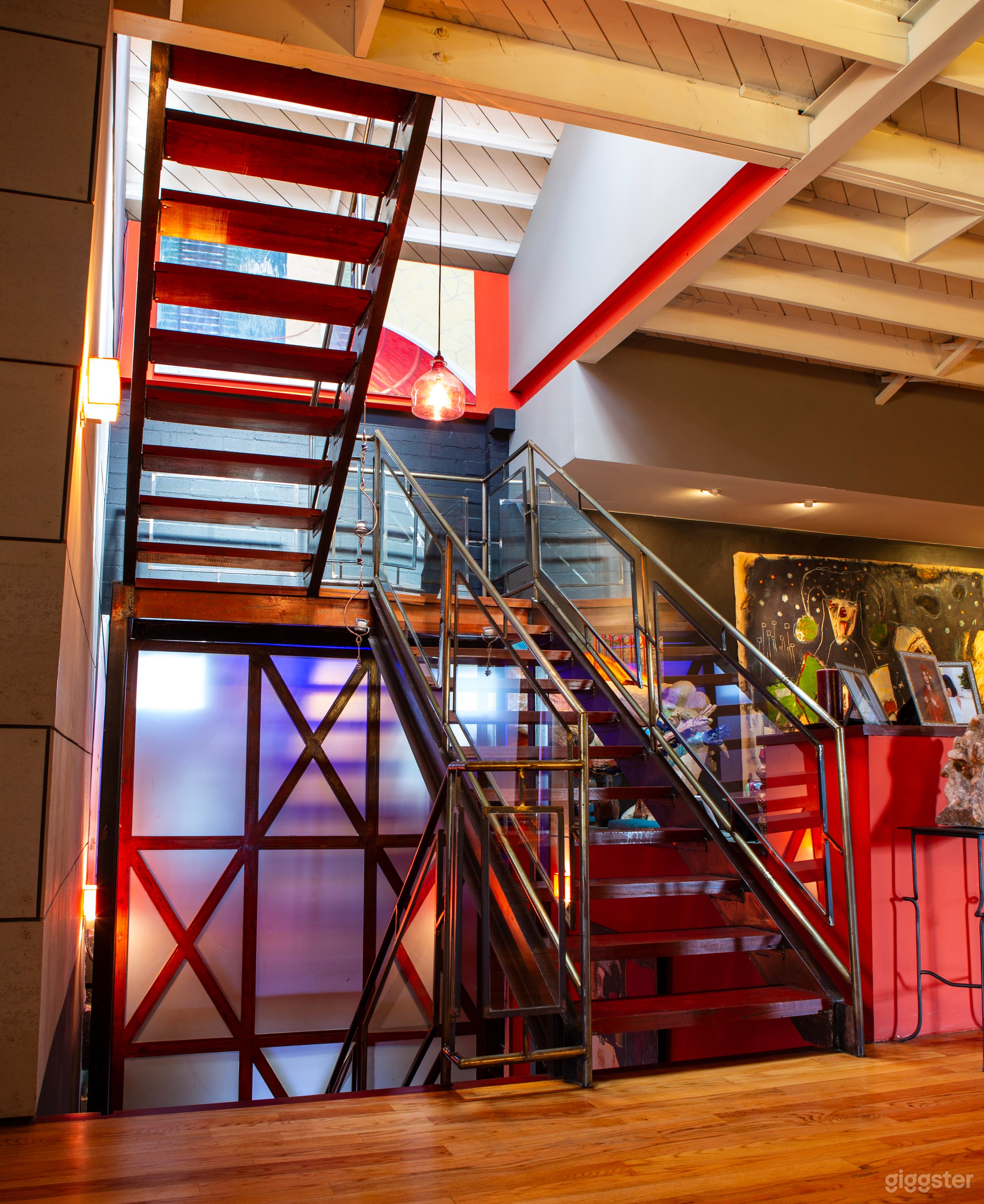 World Renowned Artist's Loft &amp; Vintage Workspace Photo 4