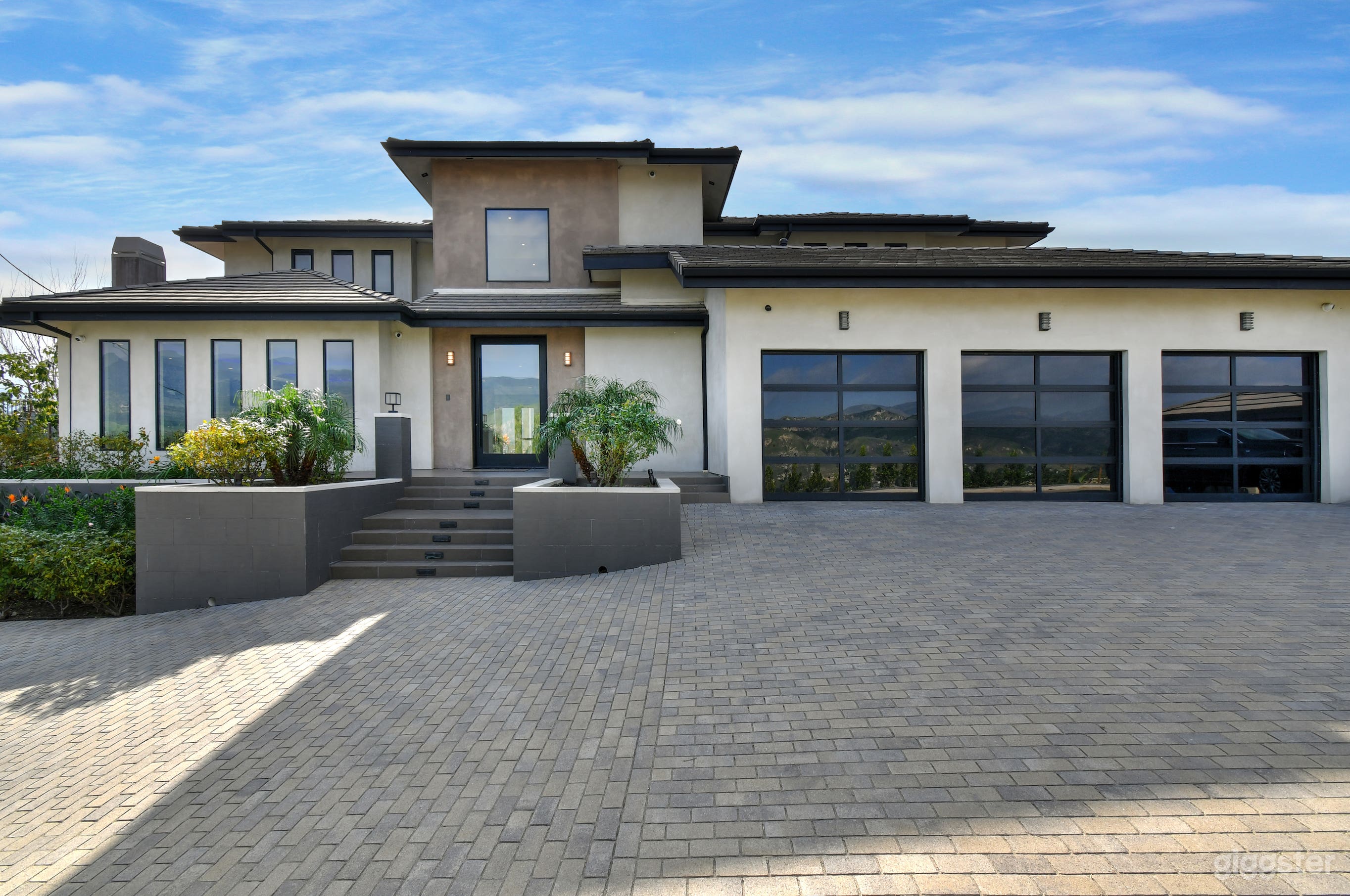 7,500+ Sq.Ft. Hillside Modern Luxury Mansion with EPIC Views Photo 2