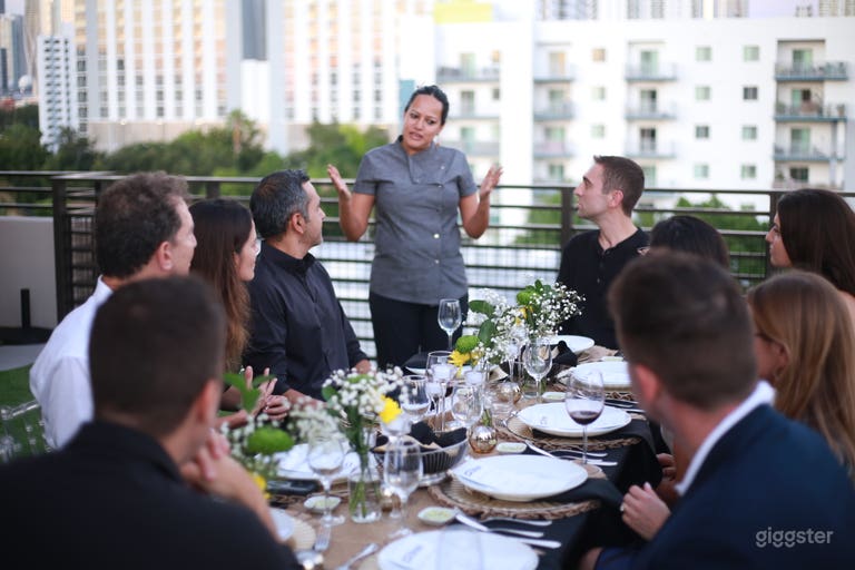  Cozy Home & Rooftop Space 