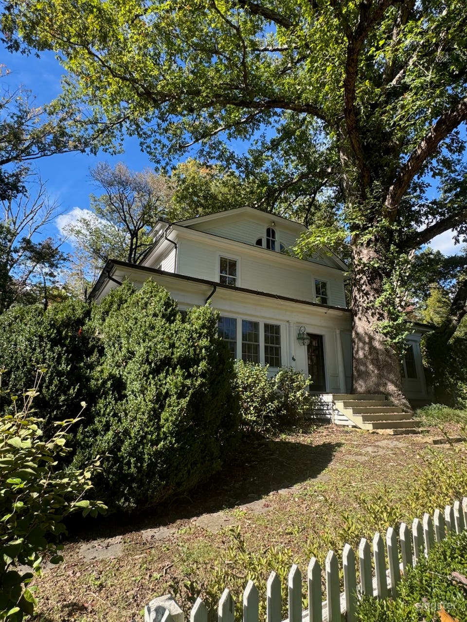 Twenty Columns | Rent this location on Giggster