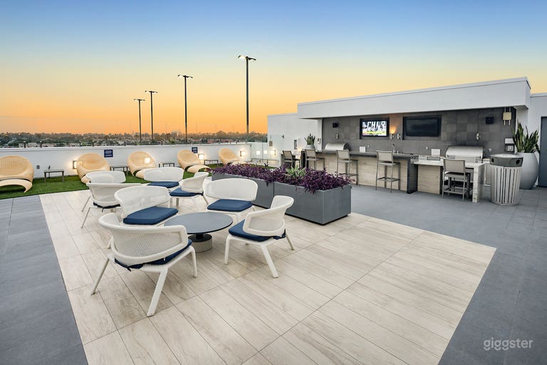  Lively Rooftop Lounge in Huntington Beach 