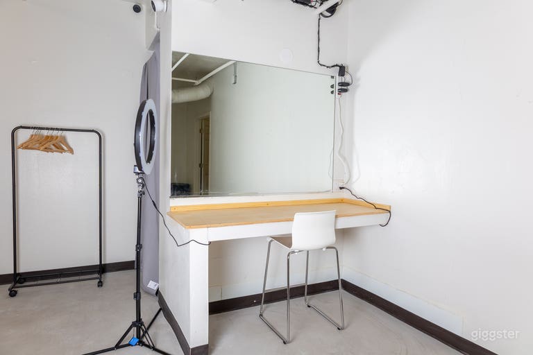  Brutalist Inspired Cyc Full Light Setup Riverside 