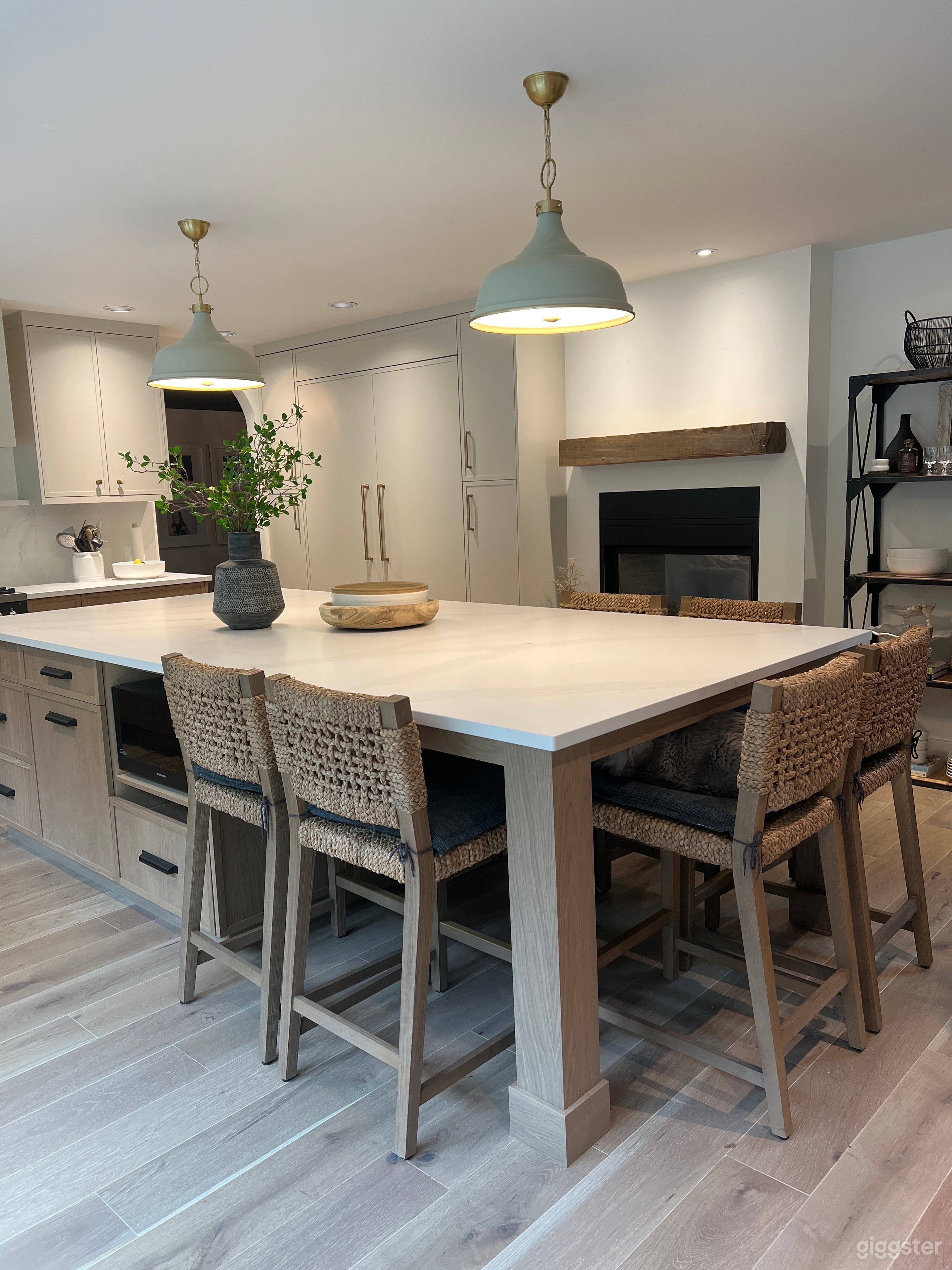 Beautiful Family home in large private lot  Photo 4