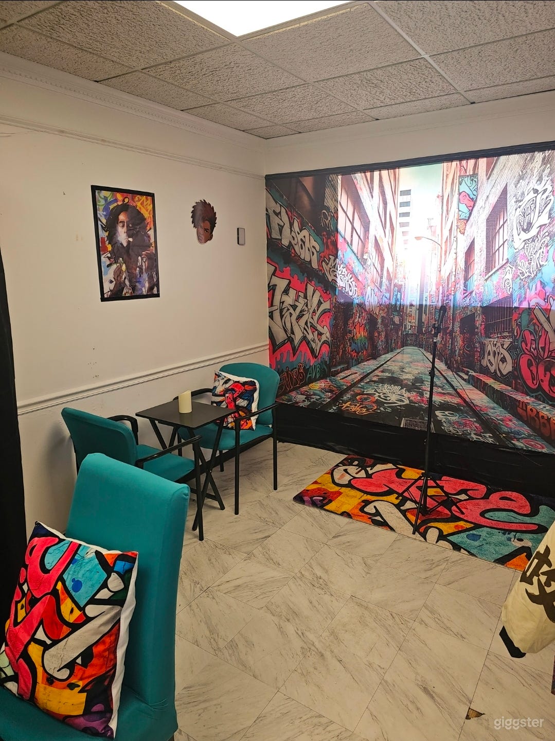 Versatile Studio Space for Creative & Social Use Photo 2