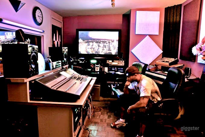 Luxurious Recording Studio in Chelsea(Buyout) Photo 1