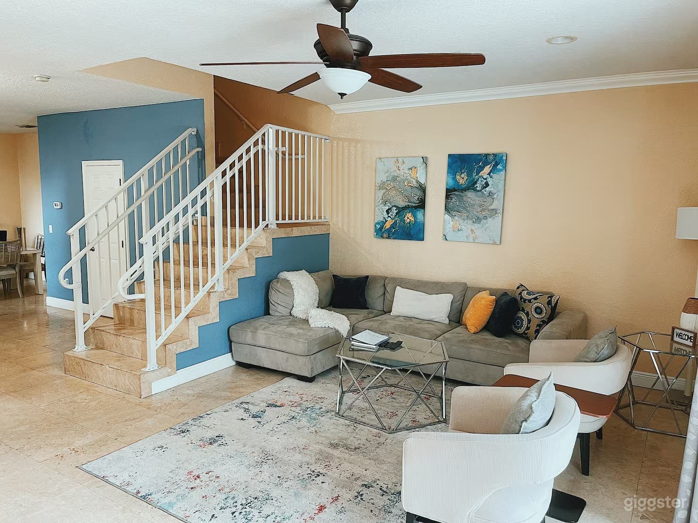 Chic &amp; Cozy Poolside Home – Perfect for Shoots, Content Photo 1