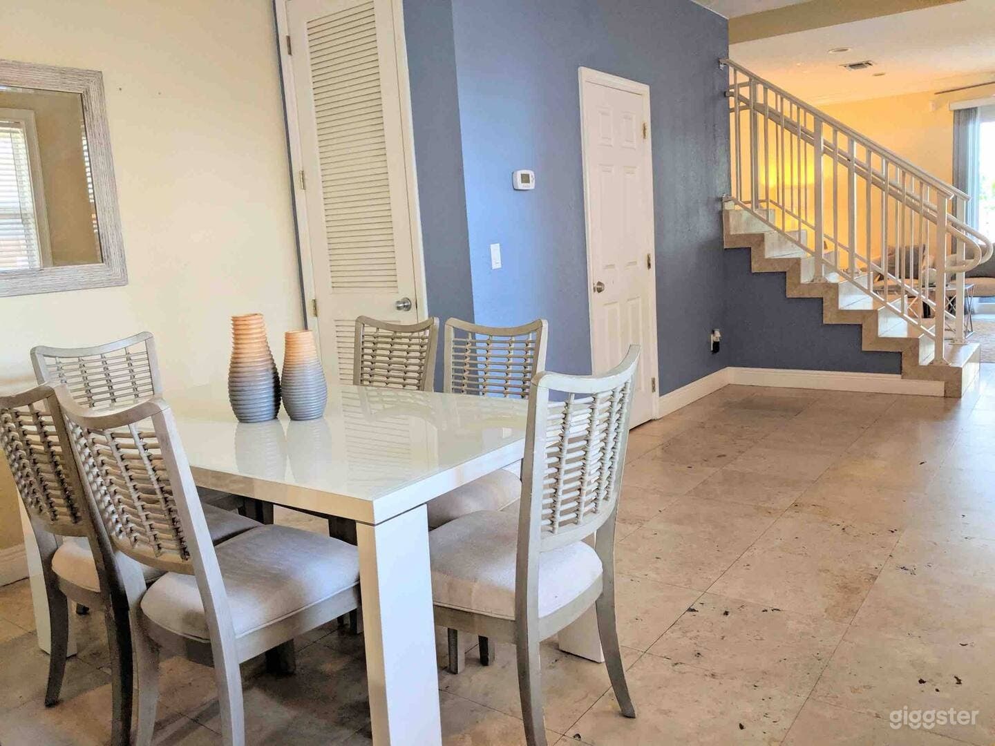 Chic &amp; Cozy Poolside Home – Perfect for Shoots, Content Photo 4